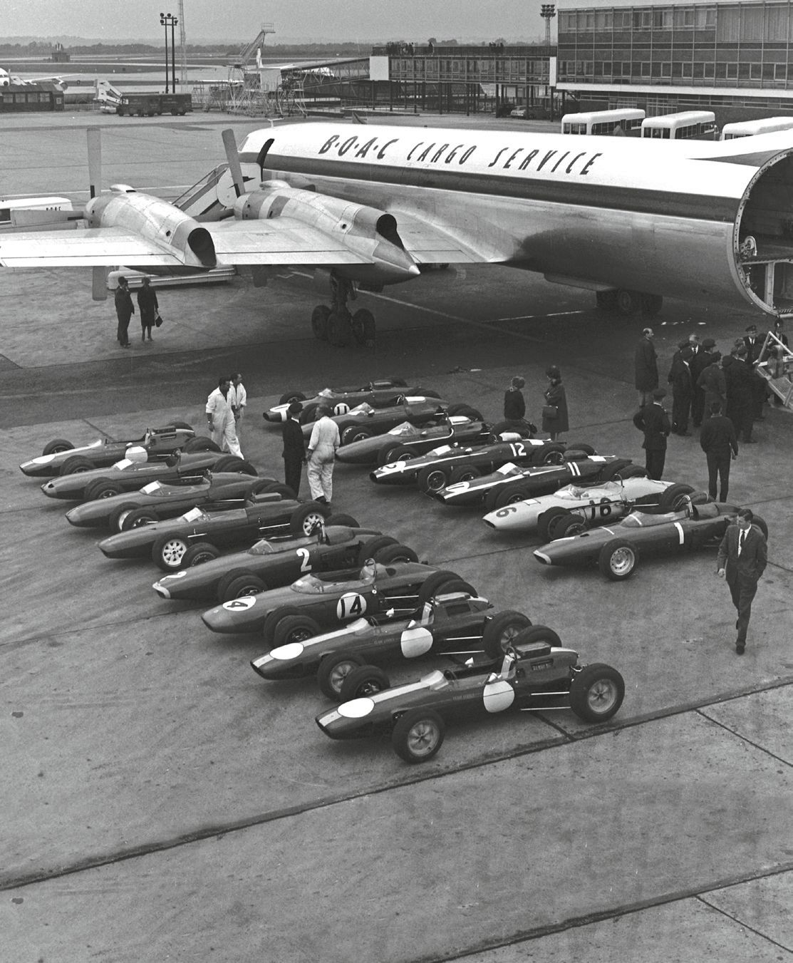 GRAND PRIX AIRLIFT… SIXTIES-STYLE