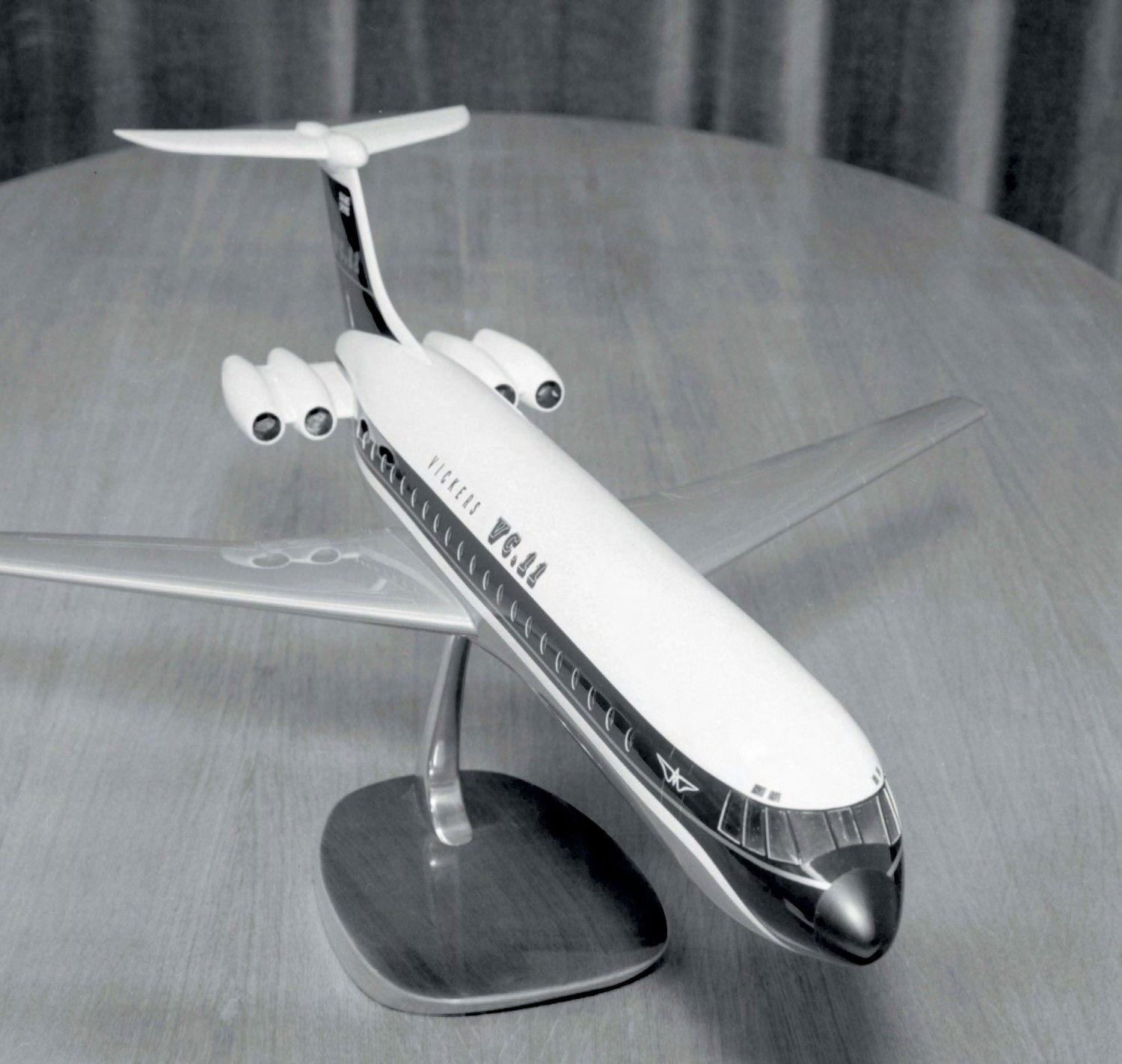 Why the baby VC10 never flew