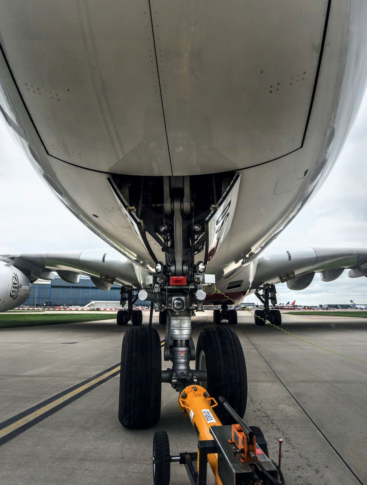 TURNING AROUND AN A380 IN 105 MINUTES