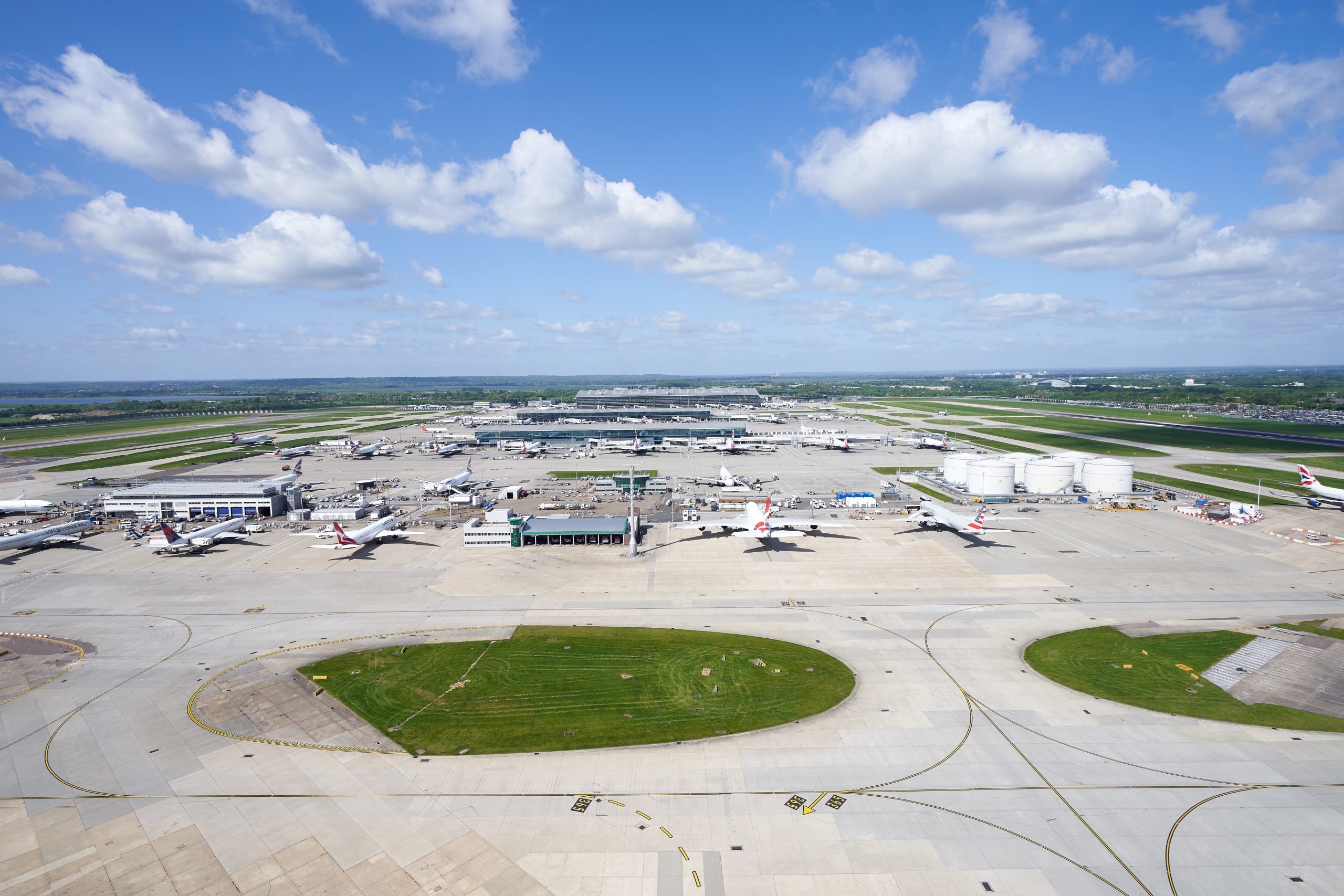Lossmaking Heathrow warns of collapse in traffic