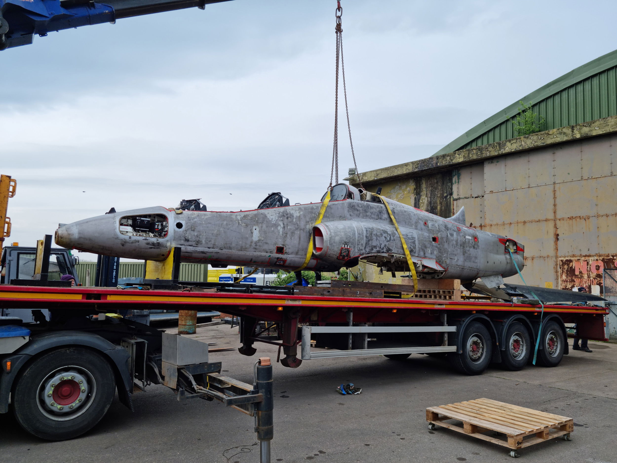 El halcón de Red Arrows llega a St Athan