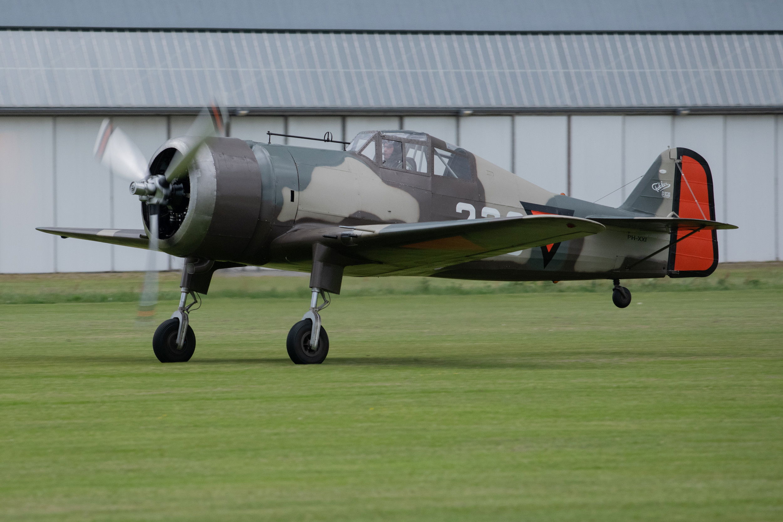 El Fokker holandés completa con éxito su debut en vuelo