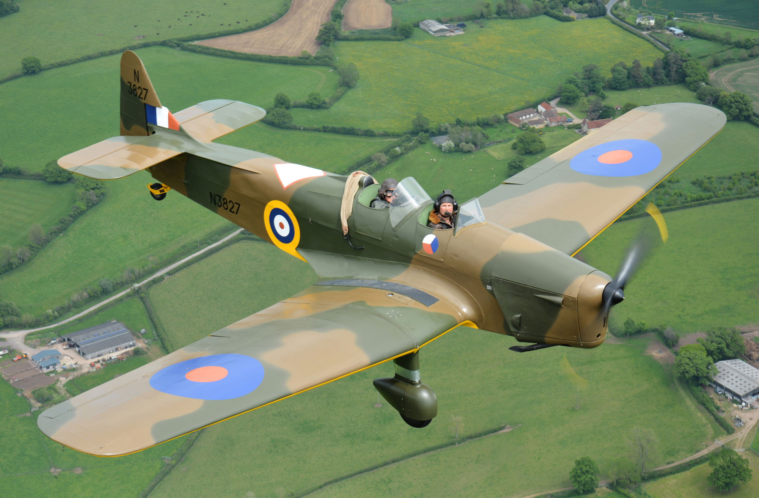 El checo Miles Magister vuela tras su restauración