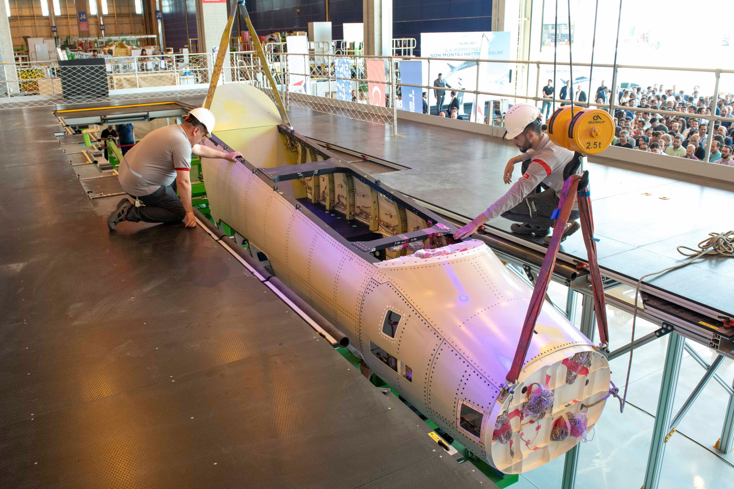 El primer fuselaje delantero de Hürjet de Turquía entra en fase de montaje final