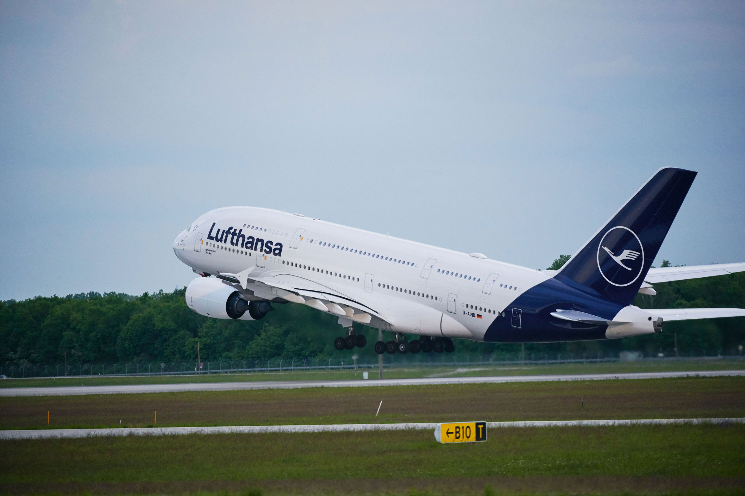 BREAKING: Lufthansa is bringing back the Airbus A380