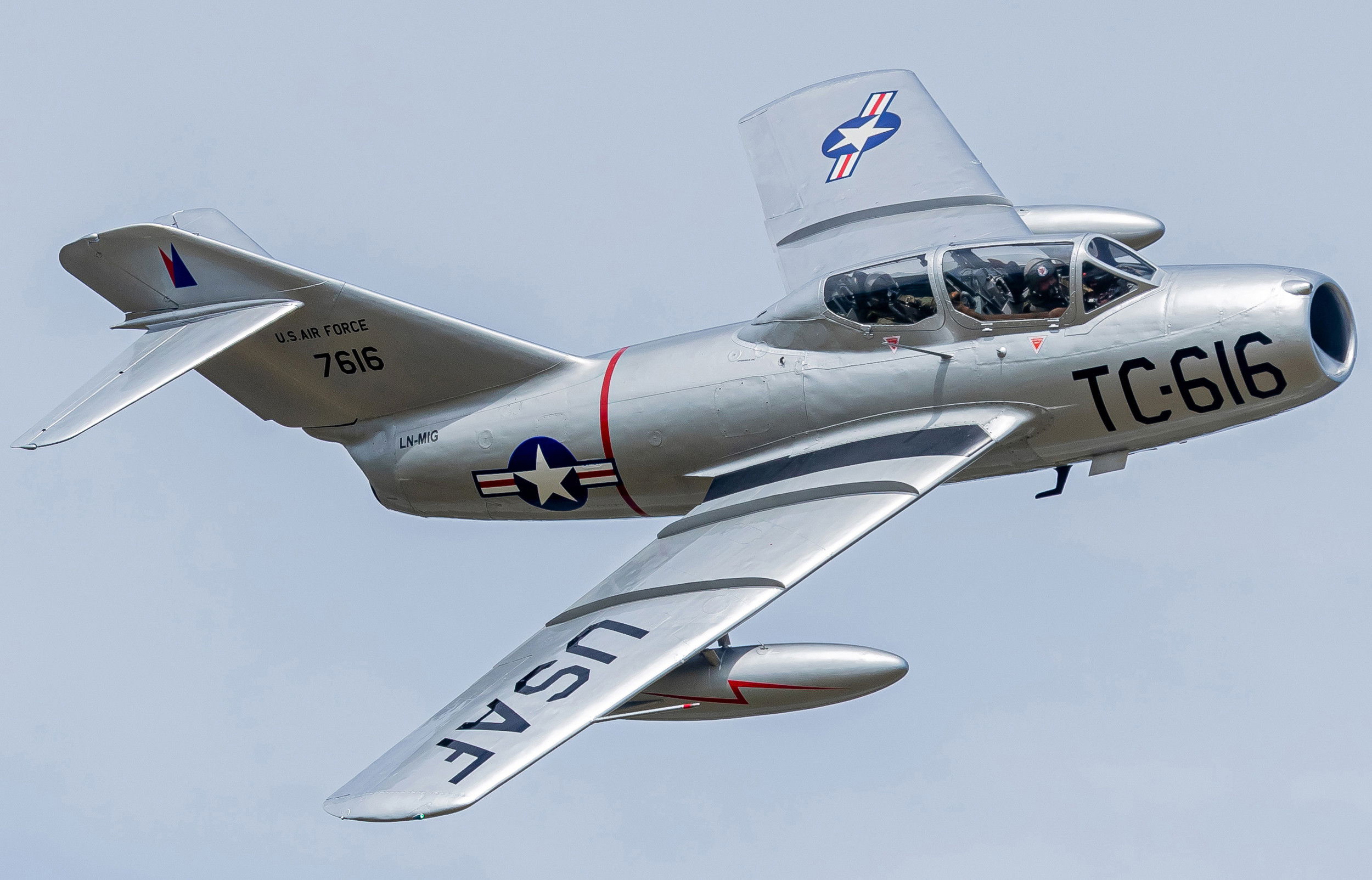 MiG-15 noruego repintado con un esquema sorprendente