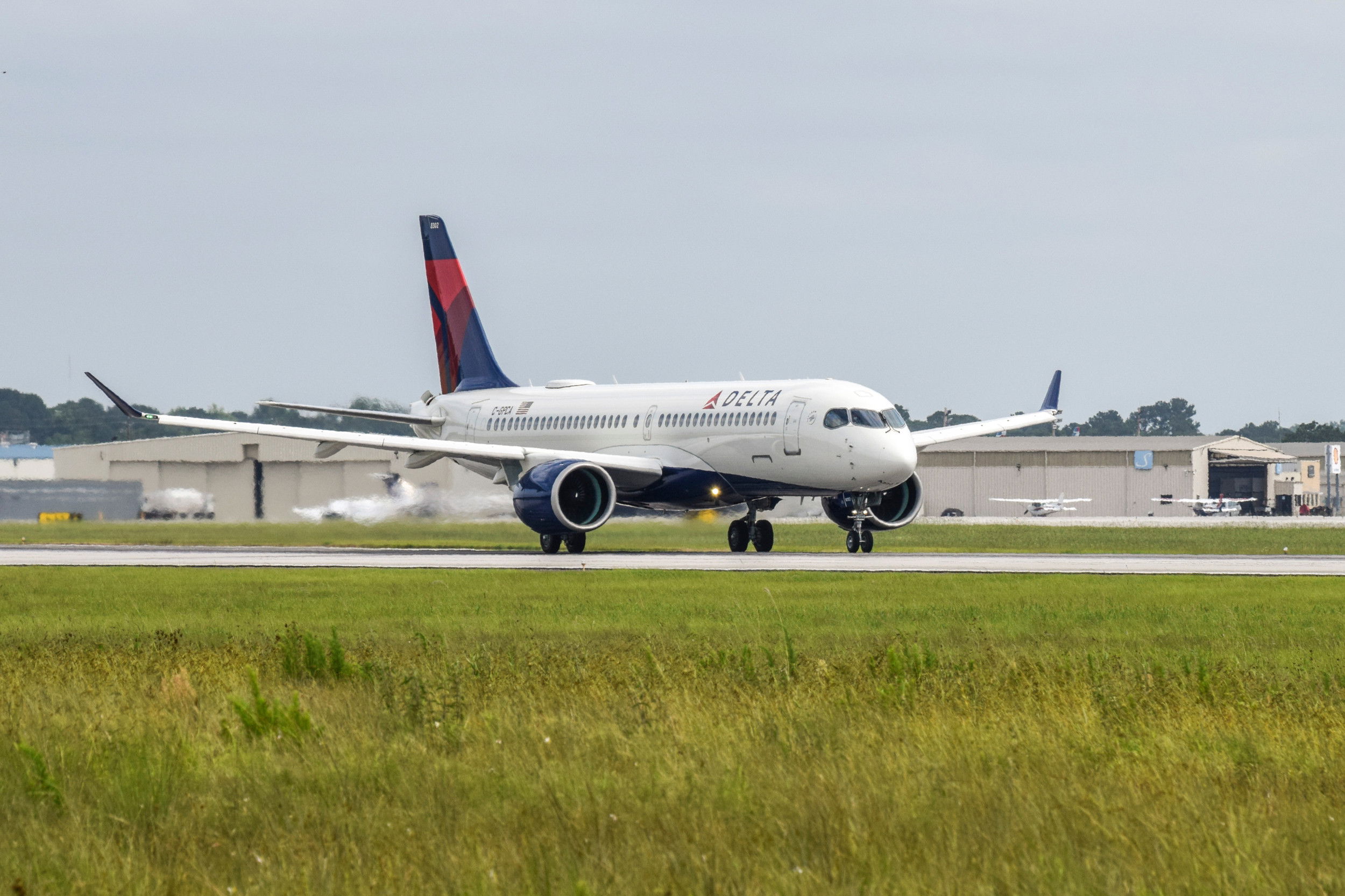 Delta Air Lines firma más Airbus A220