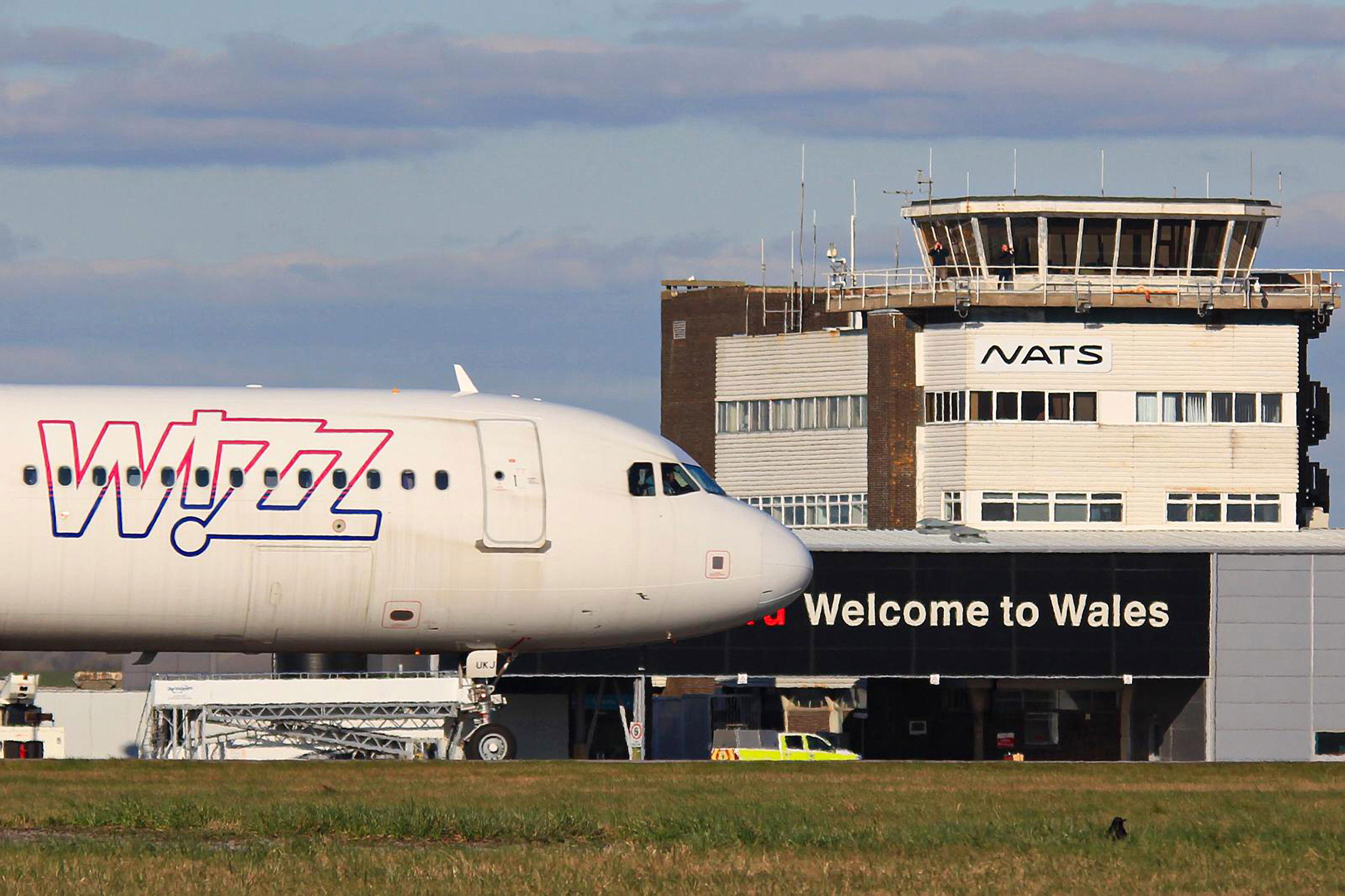 Wizz Air to close Cardiff base over winter