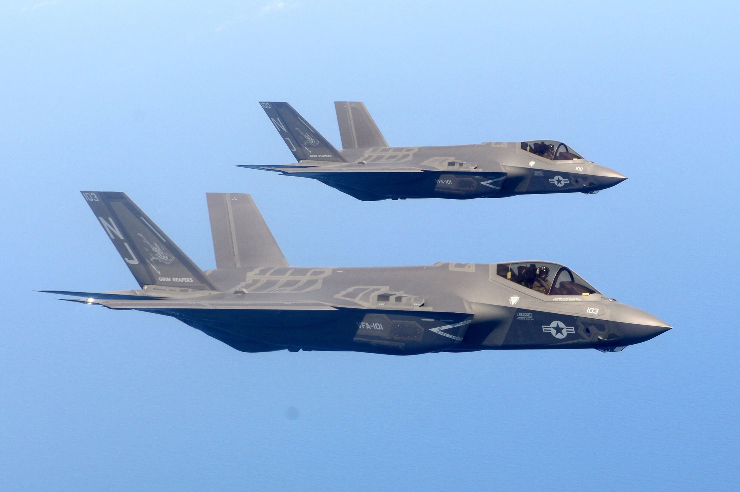 US Navy F-35 chase flight contract awarded