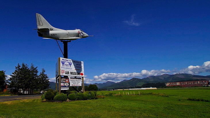 Skyhawk removed from pole for preservation