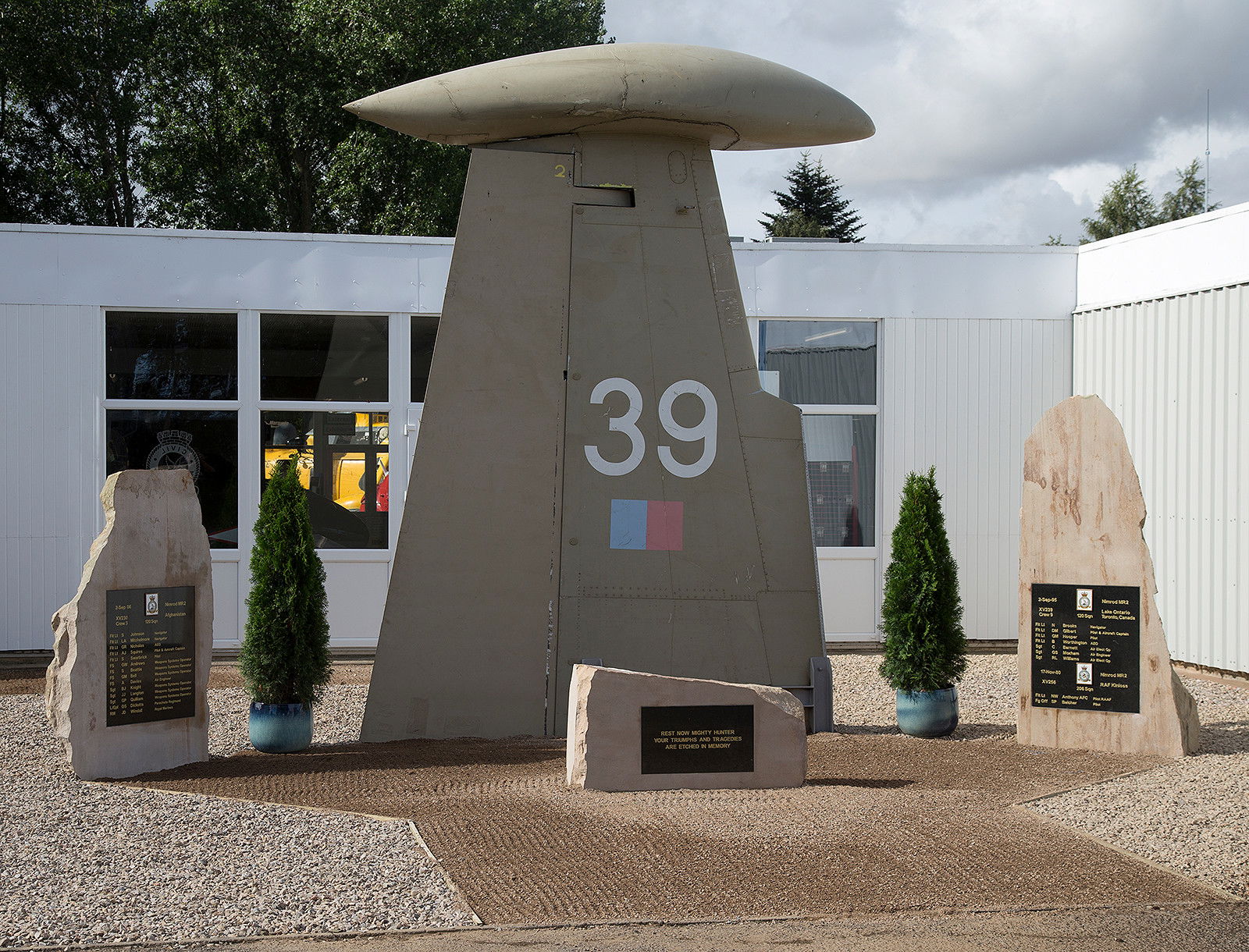 Nimrod crew tribute unveiled in Scotland