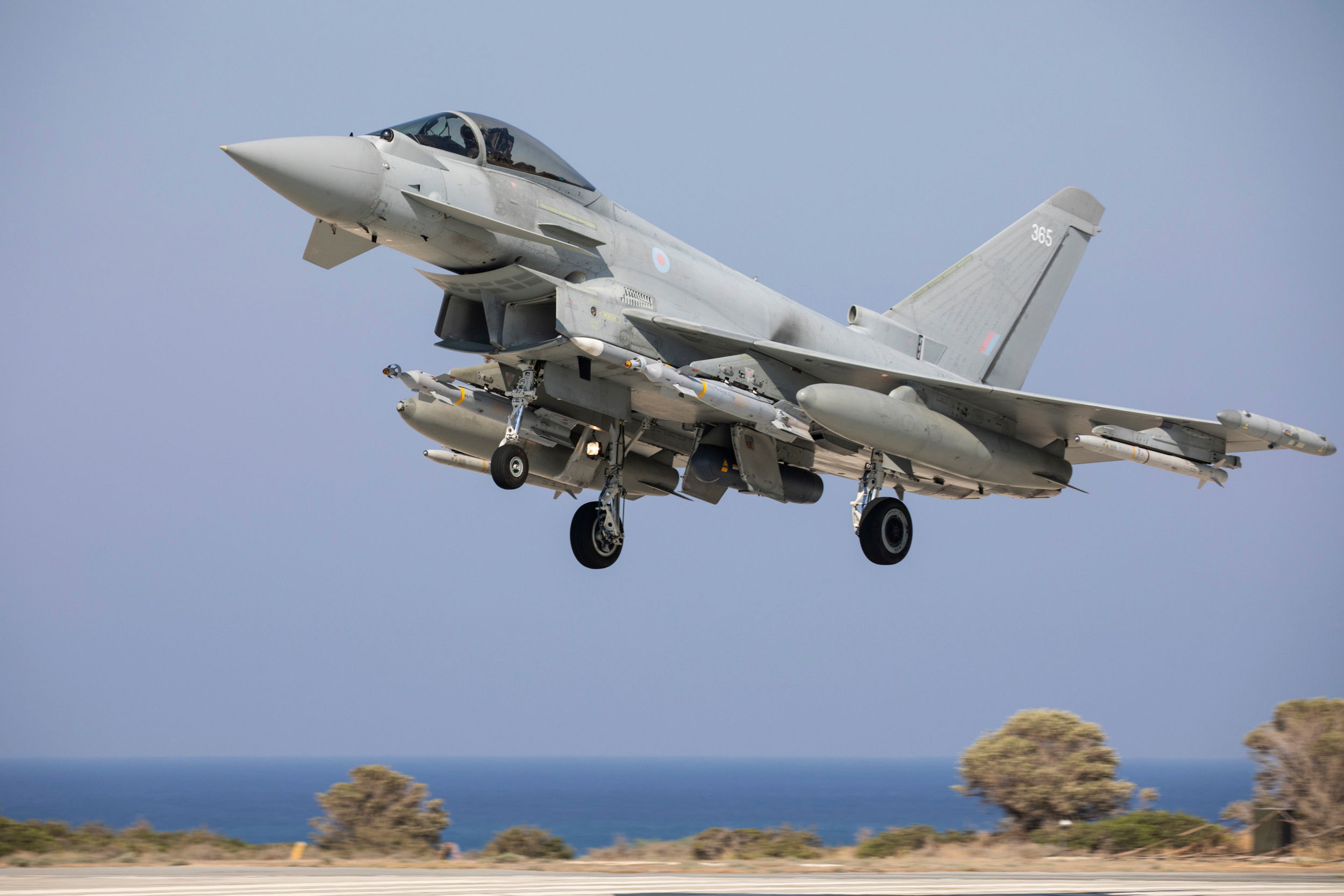 Los Typhoons de la RAF ayudan a hundir un destructor estadounidense