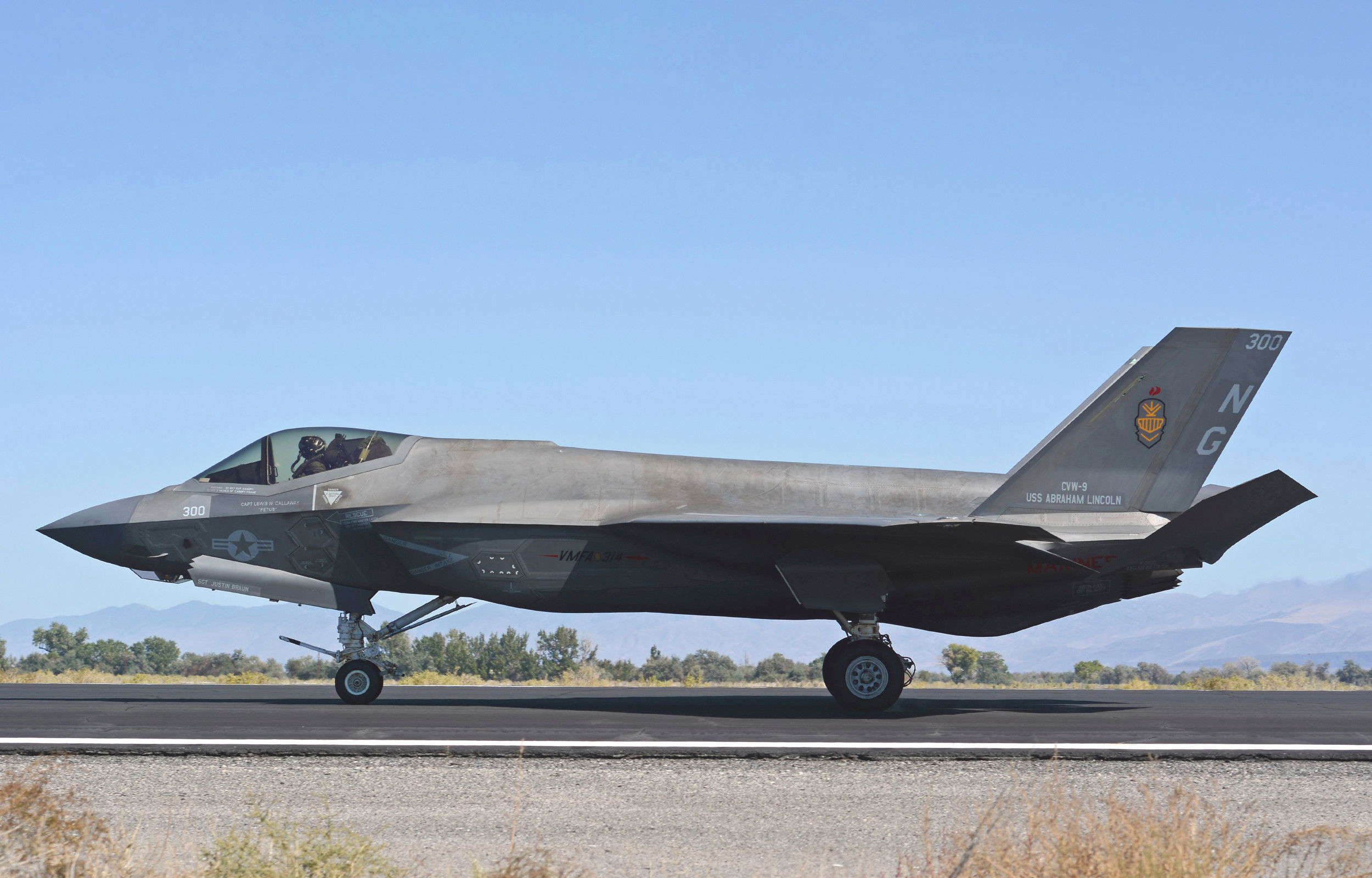 New F-35C CAG-bird for USMC's VMFA-314
