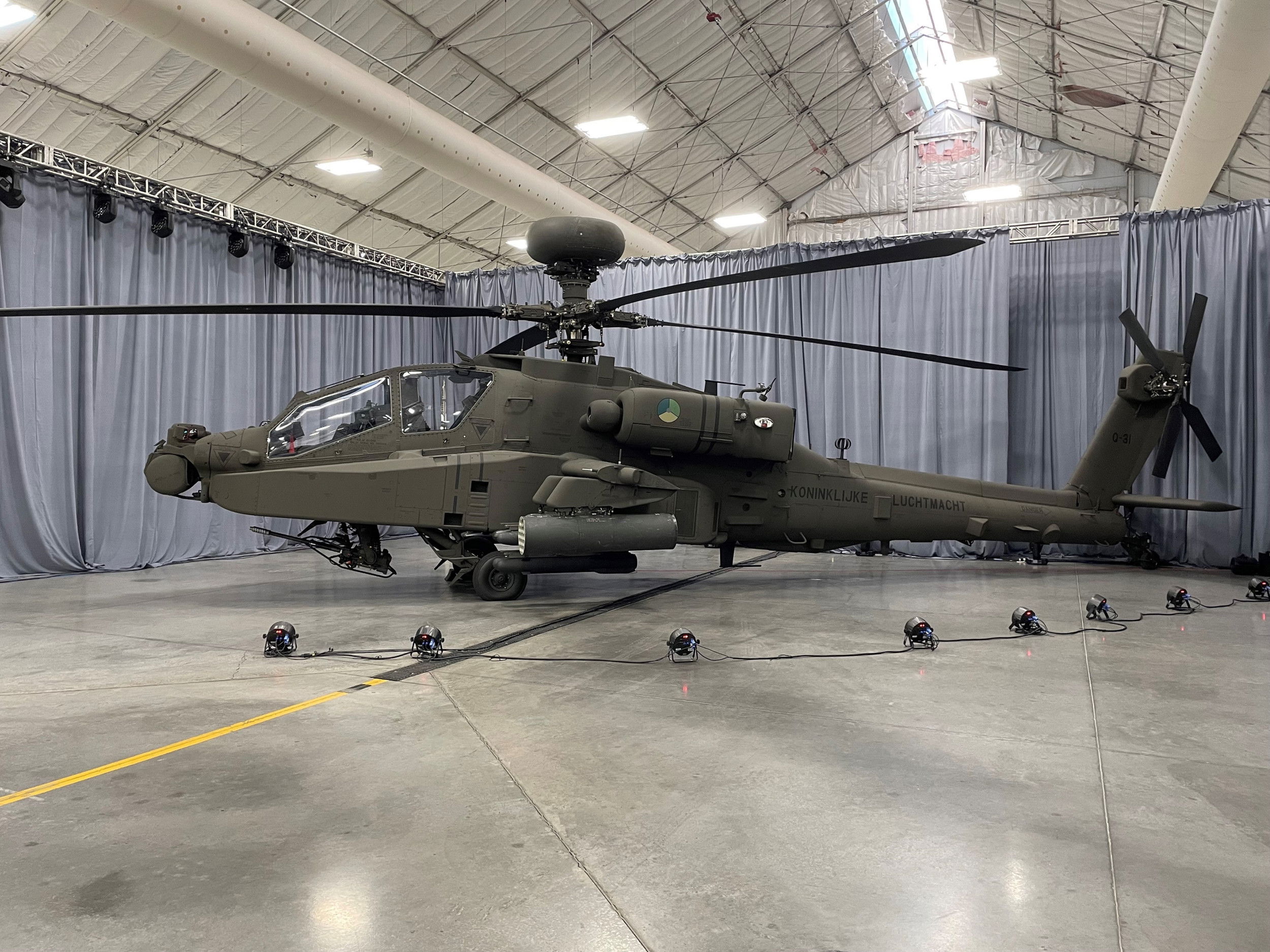 Boeing entrega el primer AH-64E actualizado a los Países Bajos
