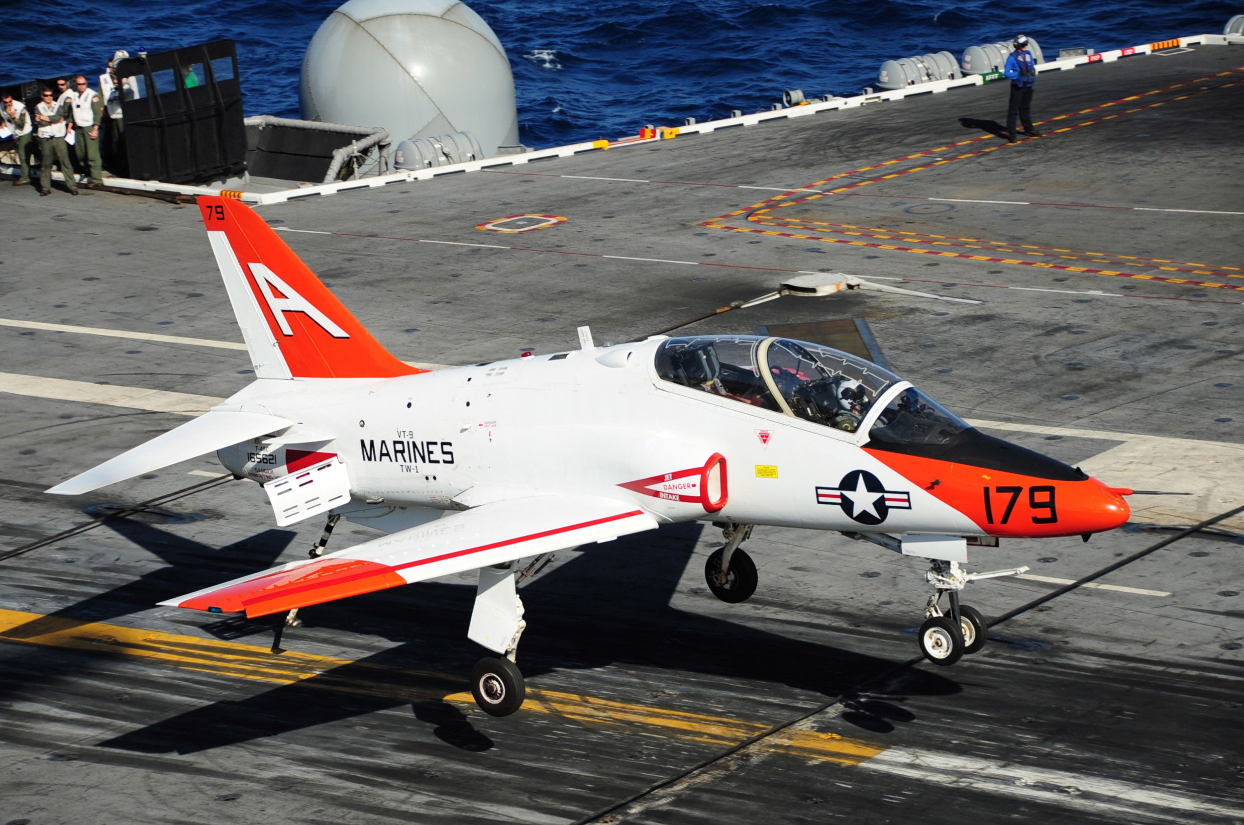La Armada estadounidense reanuda las operaciones de vuelo del T-45C Goshawk tras una pausa de seguridad
