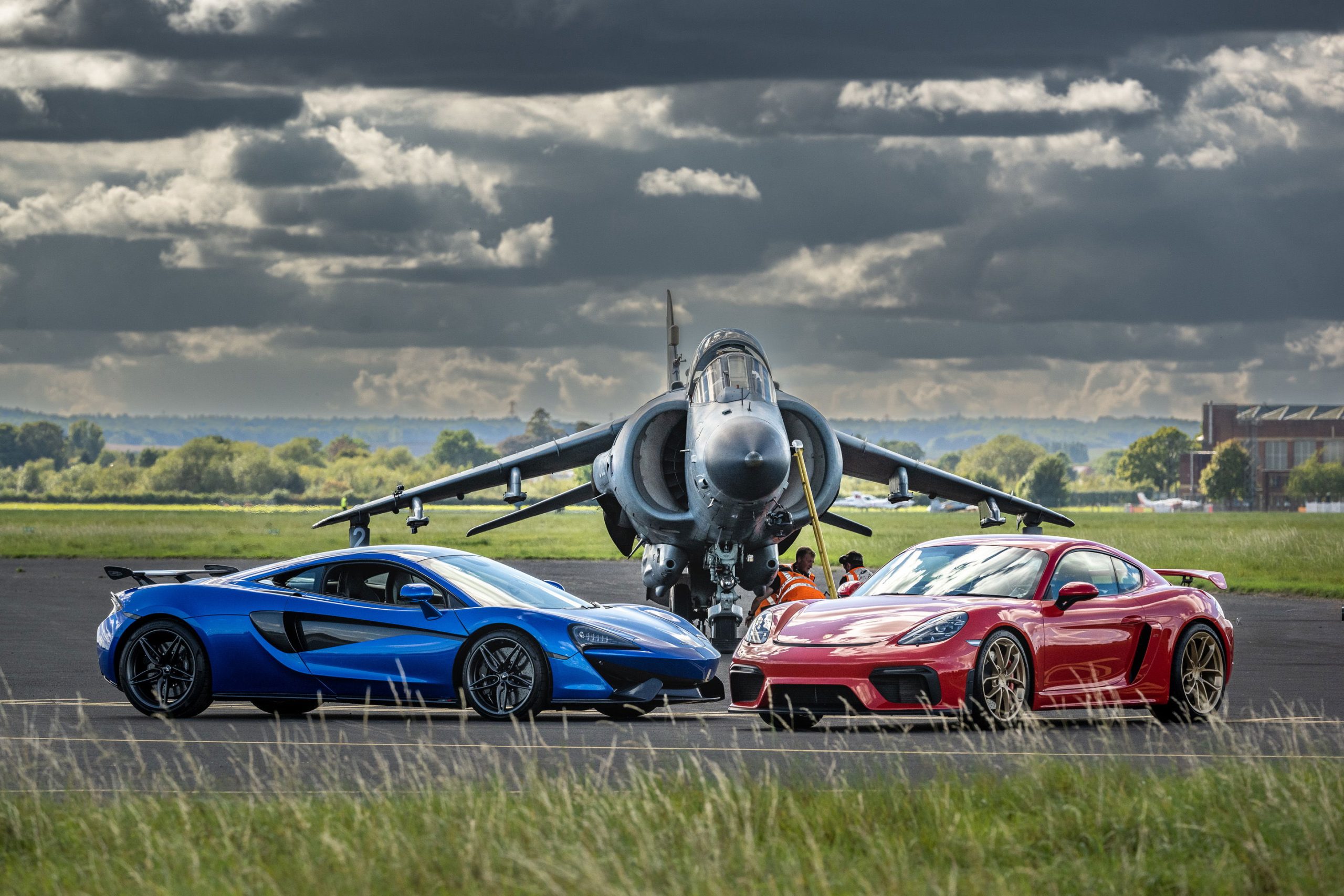 El Sea Harrier se reúne con los supercoches en Church Fenton
