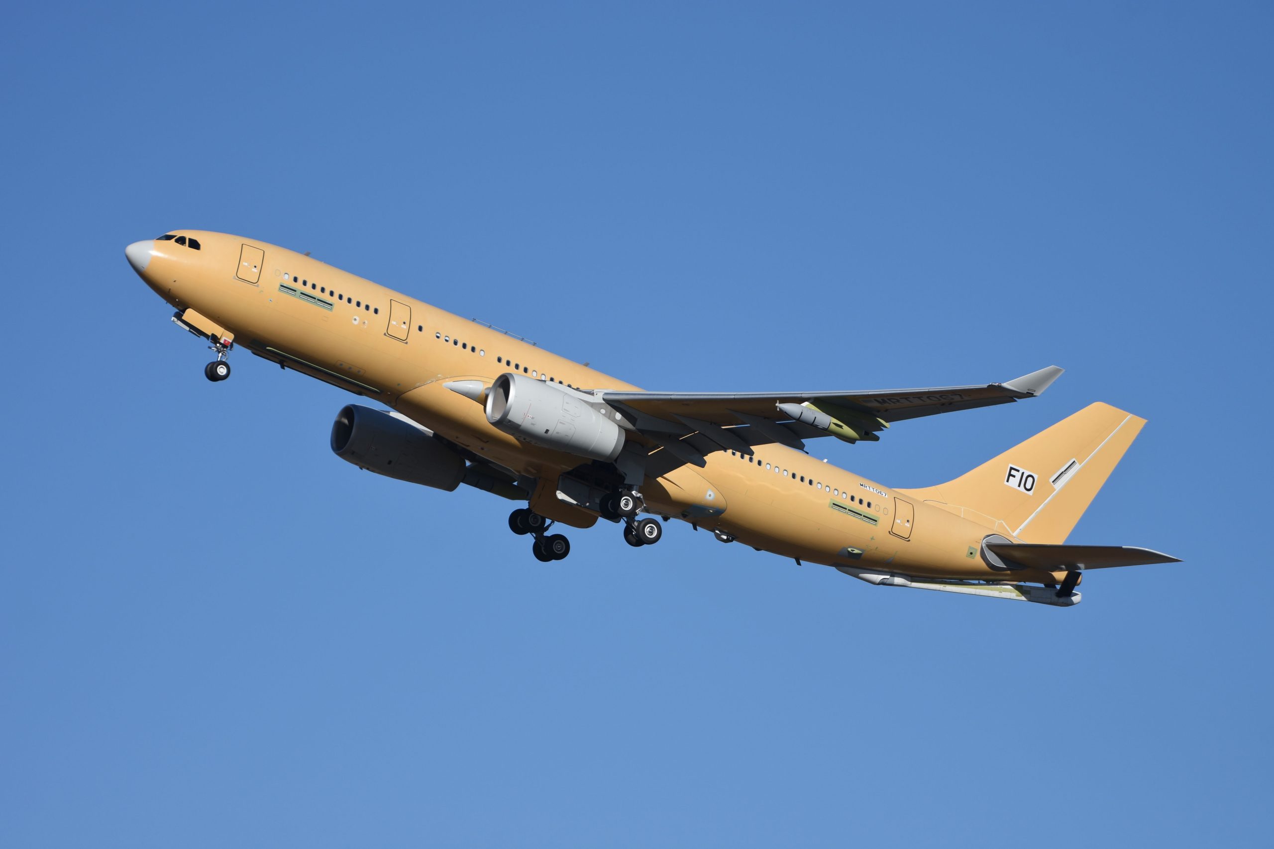 El décimo avión cisterna A330-243MRTT Phénix de Francia emprende el vuelo
