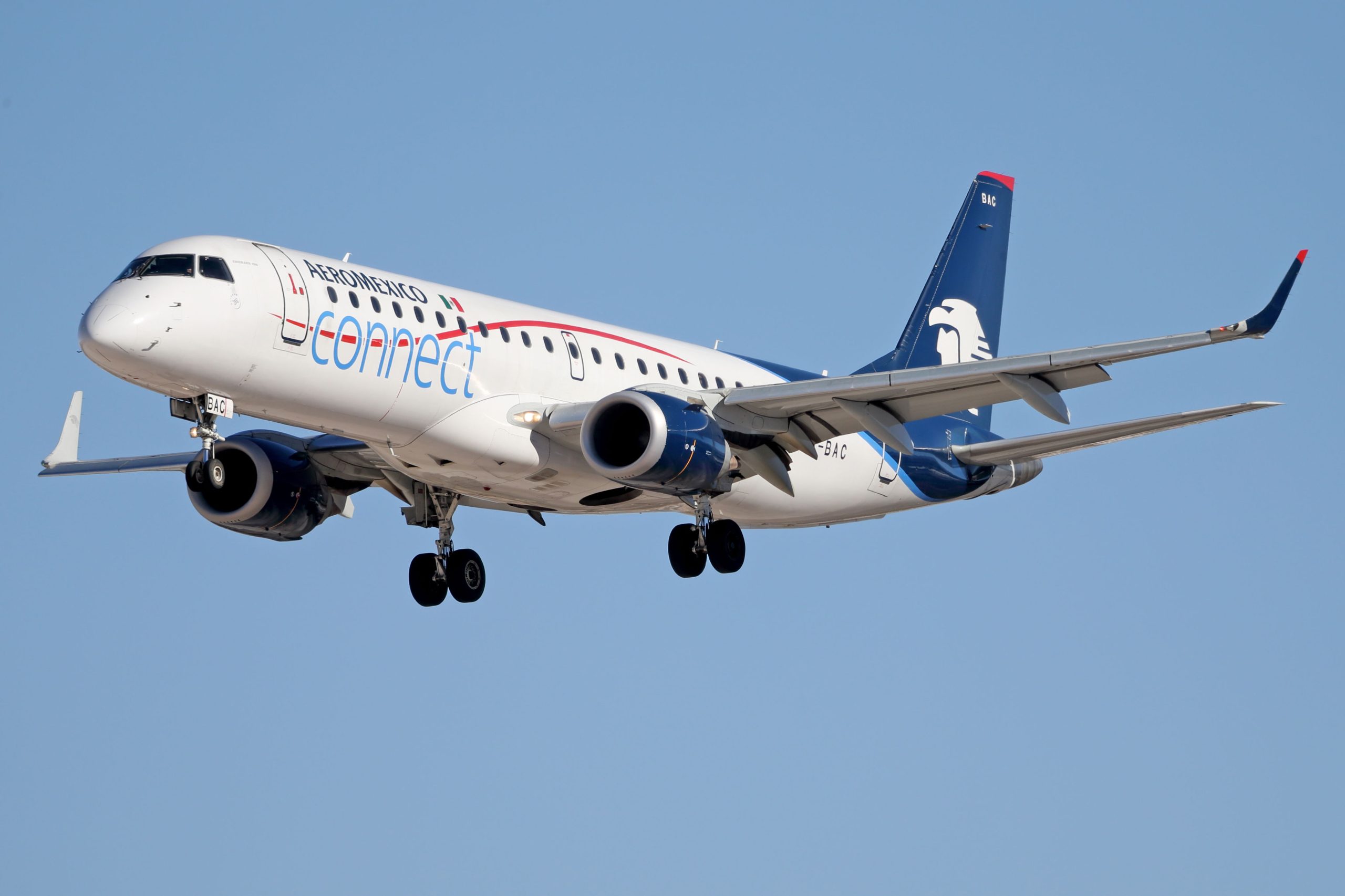 Embraer E190 de Aeroméxico alcanzado por balas en Culiacán