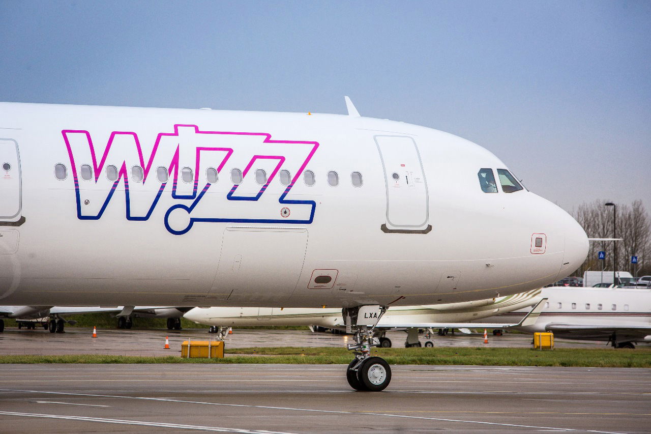 Wizz Air to close a UK airport base