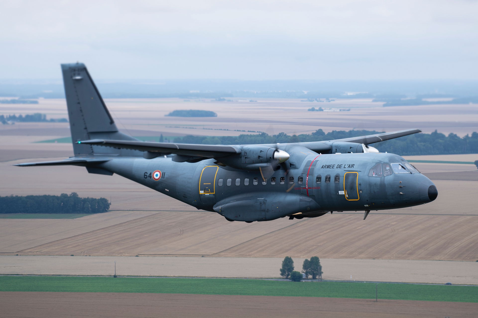Francia avanza en la modernización de la aviónica del CN-235M