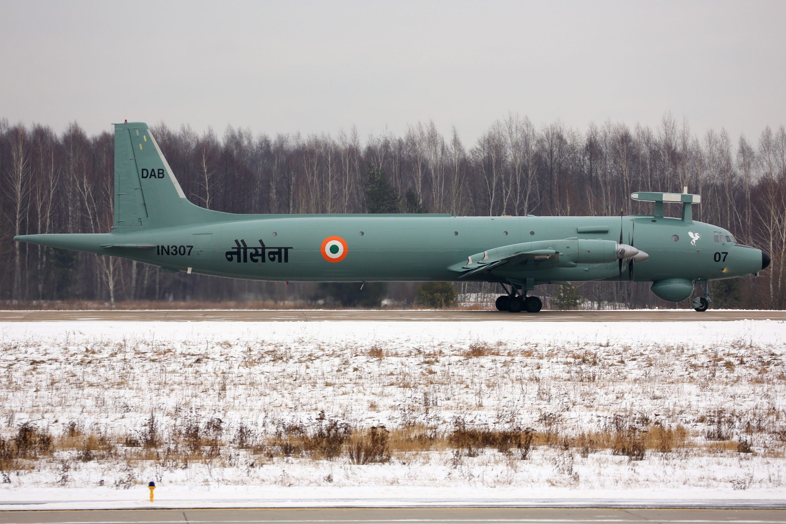 La flota Il-38SD Sea Dragon de la Armada india hace su última aparición pública