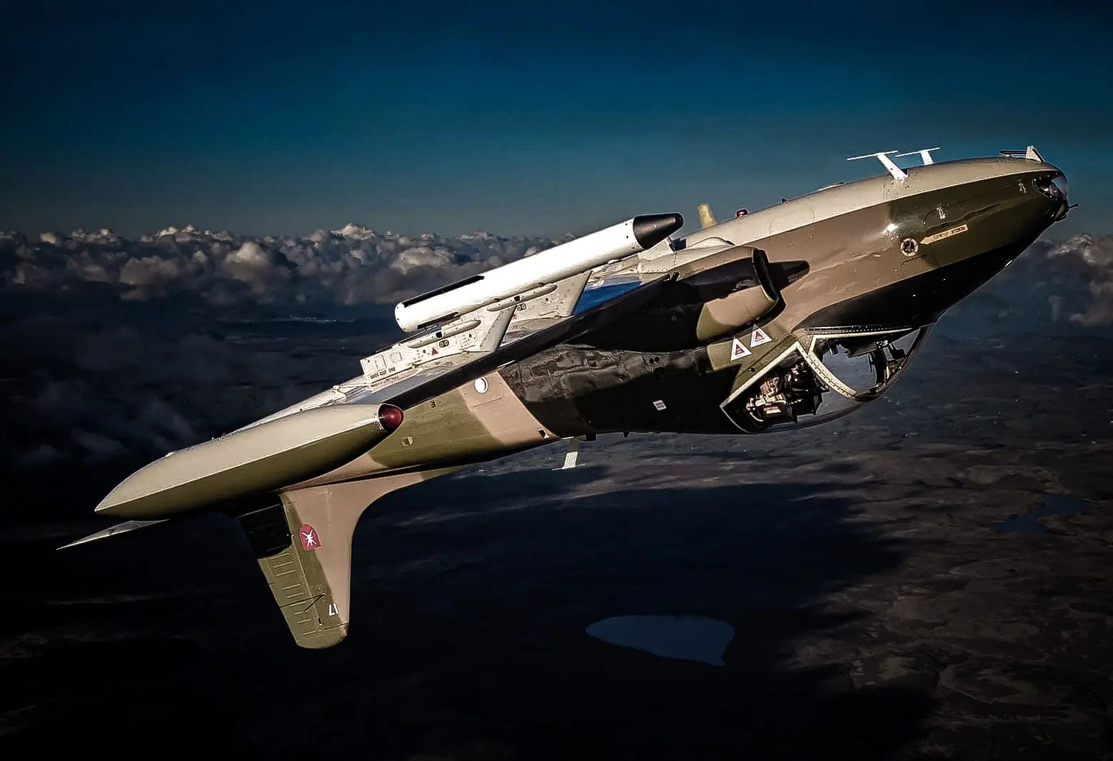 Los vuelos de pasajeros en antiguos aviones militares reciben la aprobación de la CAA