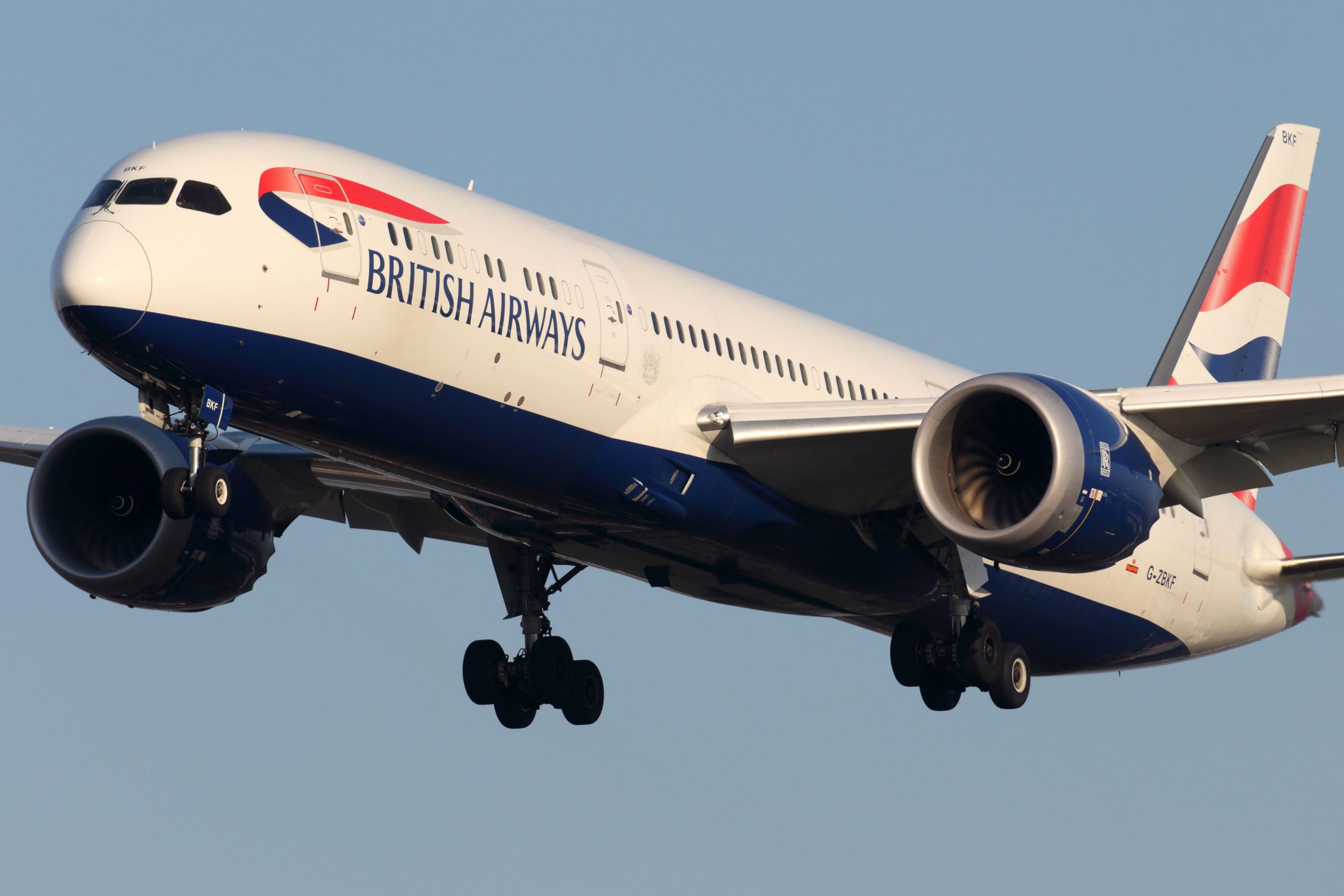 BA 787 and Qantas A330 in near-miss during Sydney departure