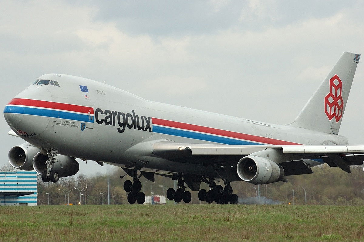 Un 747 de Cargolux cizalla el tren de aterrizaje tras un aterrizaje de emergencia