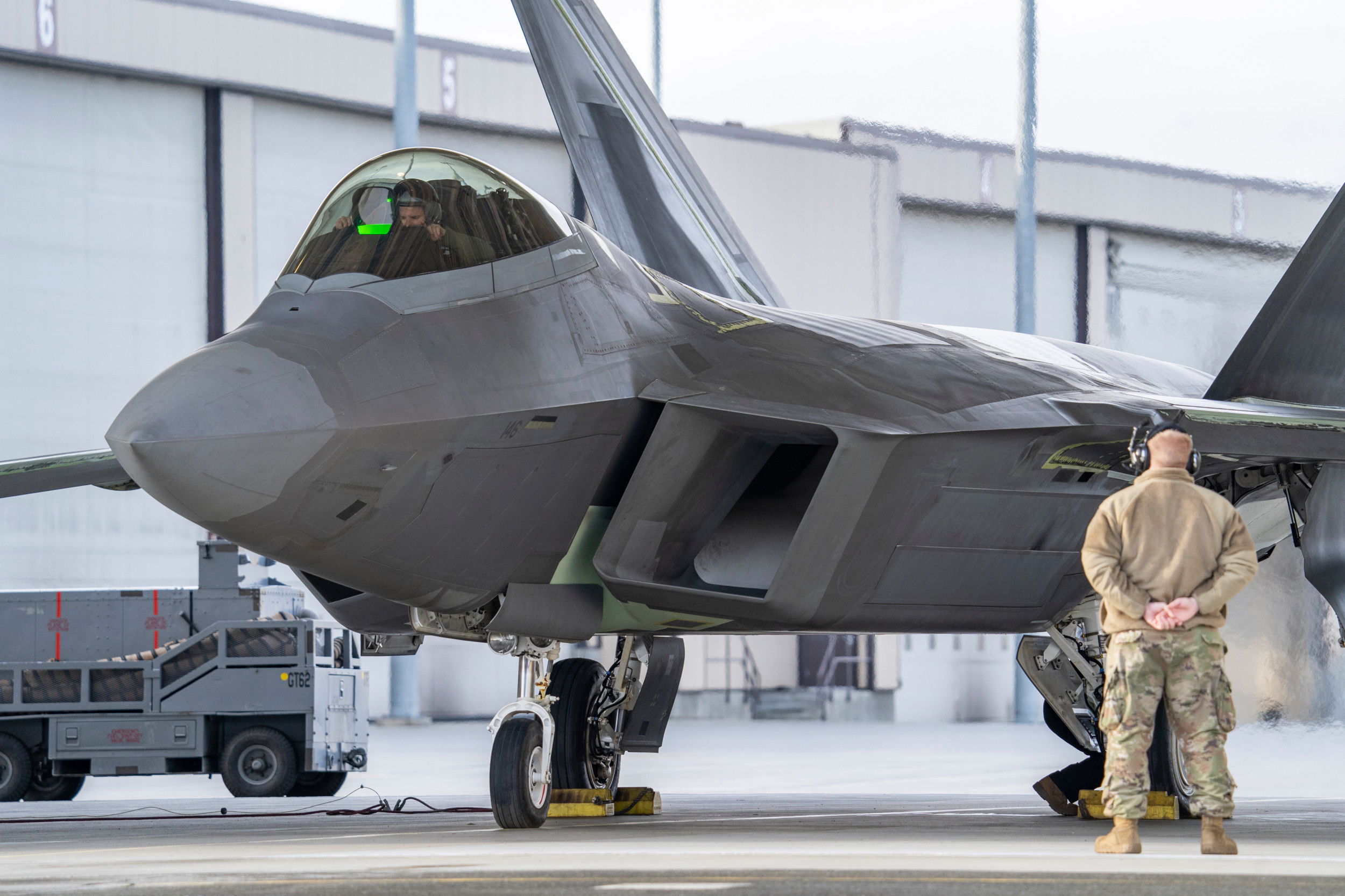 Raptor resucitado: El F-22A de la USAF implicado en un percance en 2018 vuelve a volar