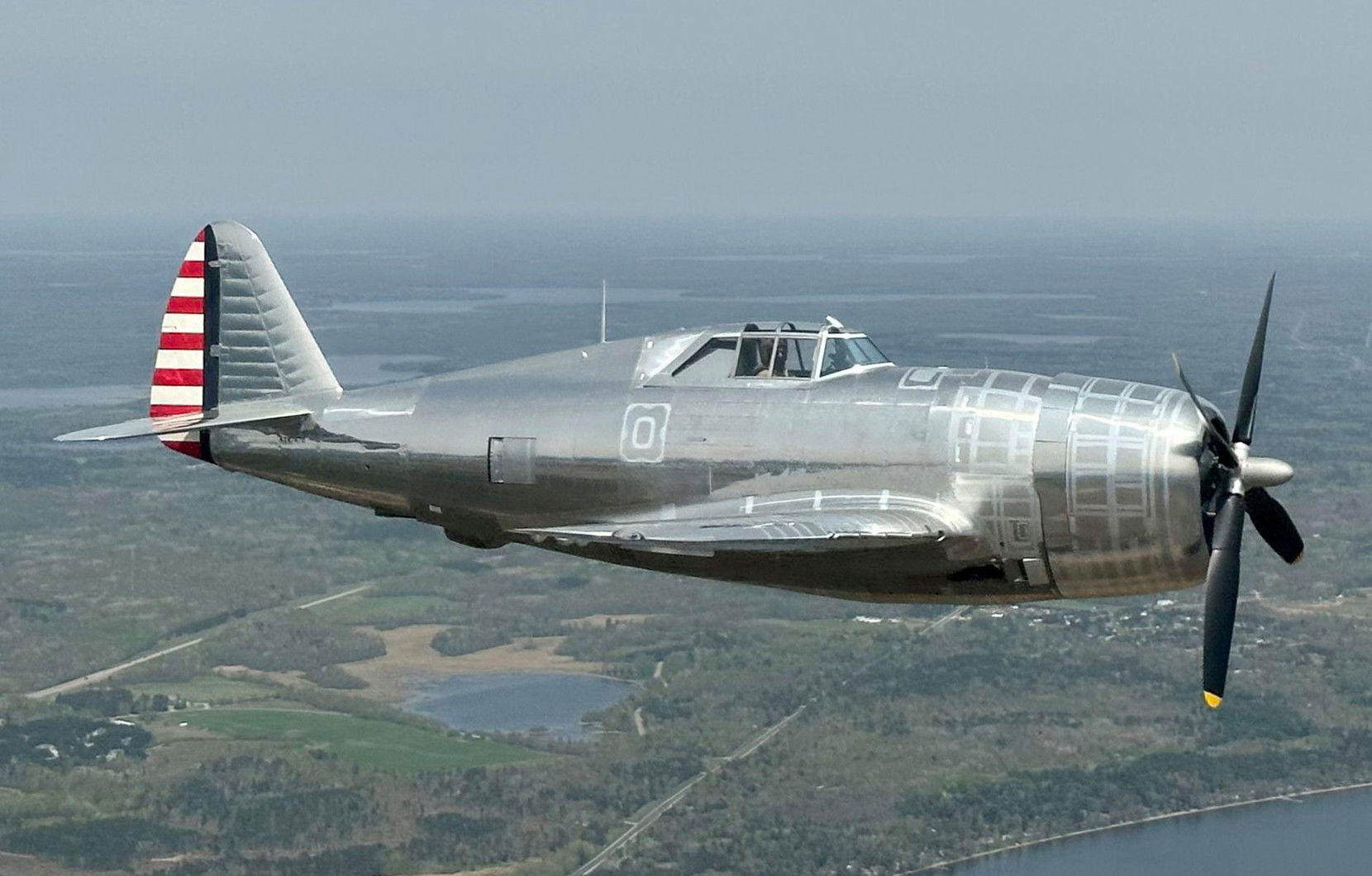 El P-47 "Razorback" vuela