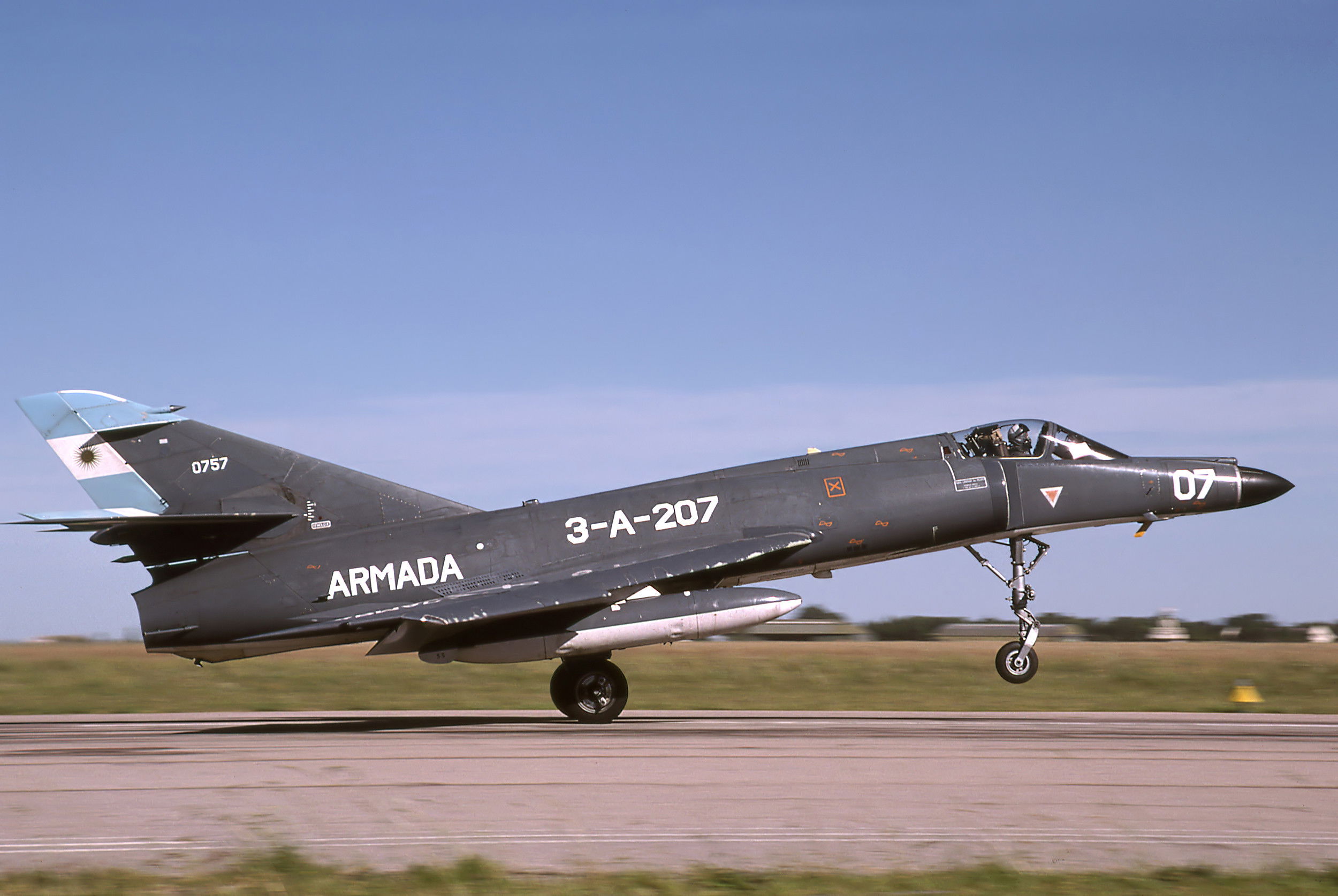 La Armada argentina descarta reactivar los Super Étendards franceses