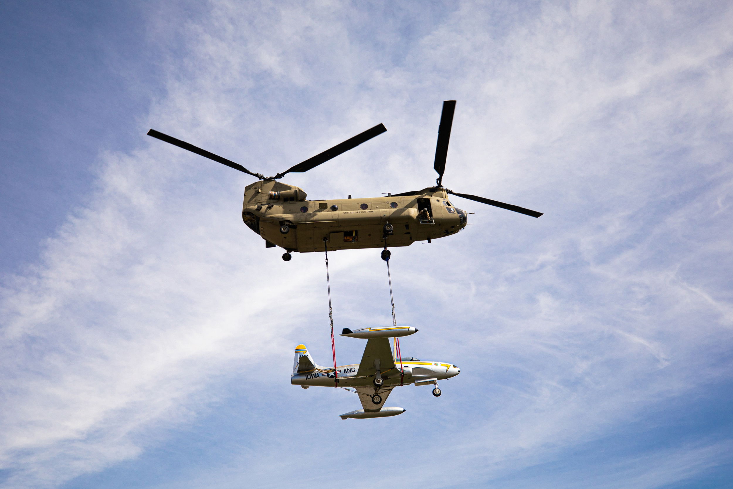 El singular Lockheed F-80 "surca los cielos