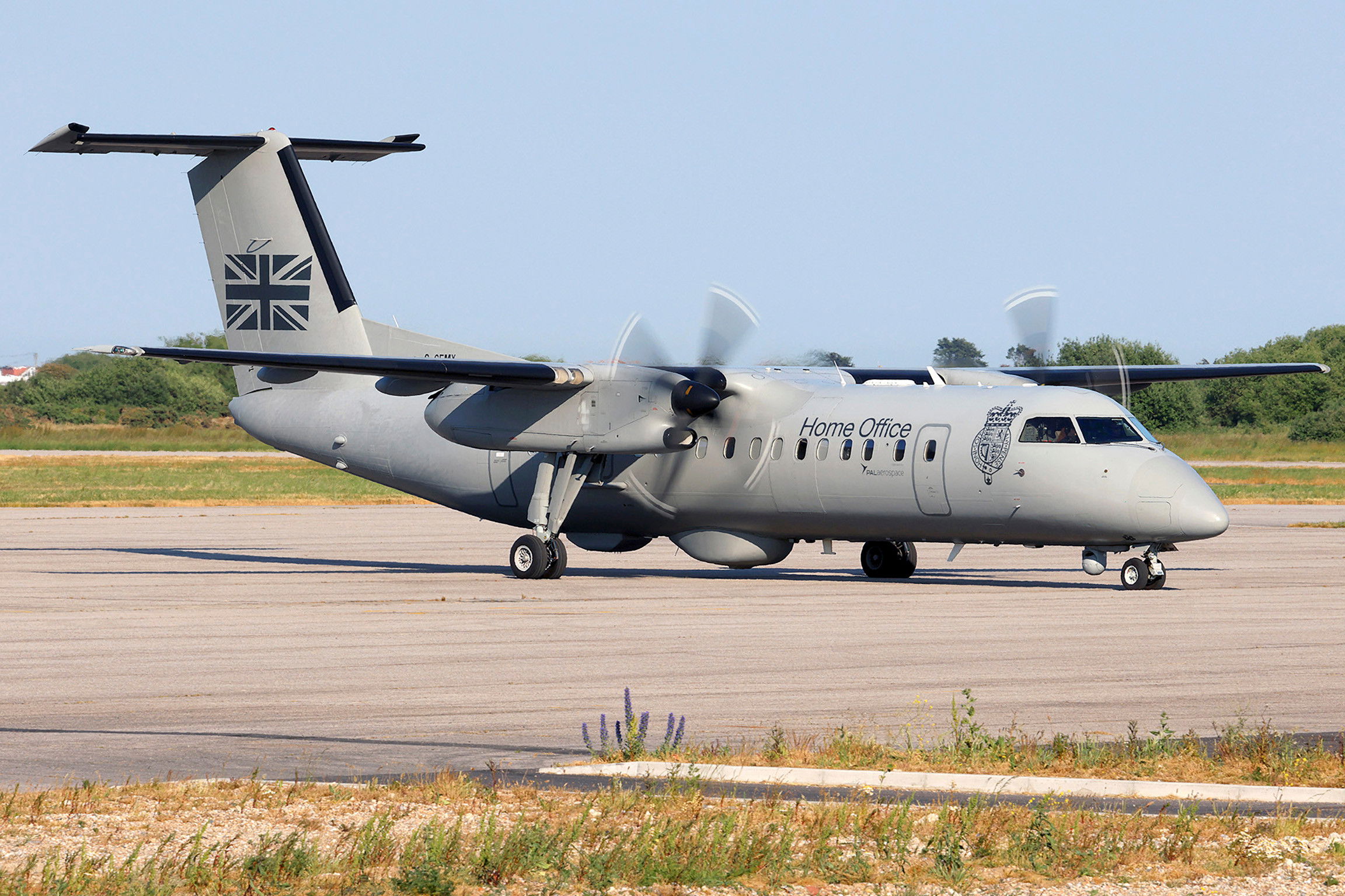 El Ministerio del Interior británico recurre al Dash 8 contra las pateras