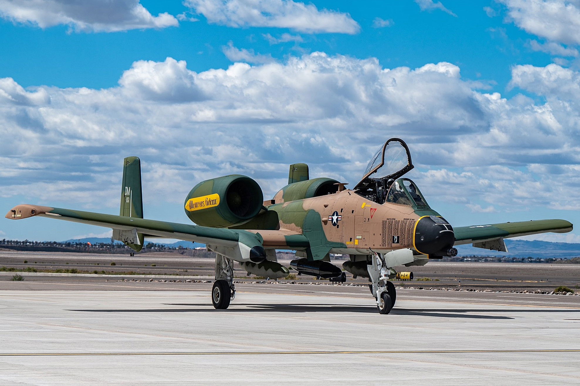 Thunderbolt repintado en honor a los héroes del pasado