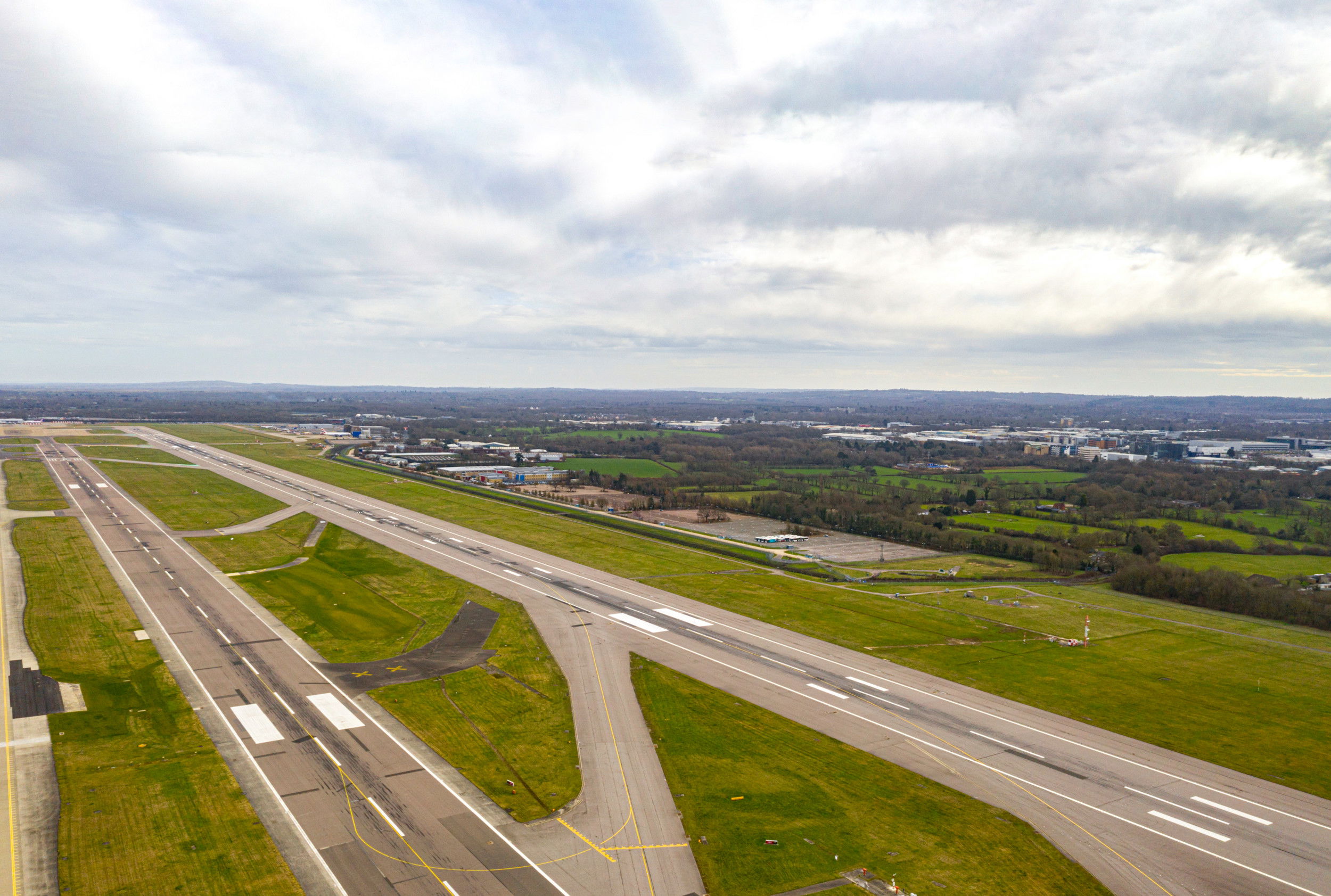 London Gatwick Airport submits plans for dual runway operations