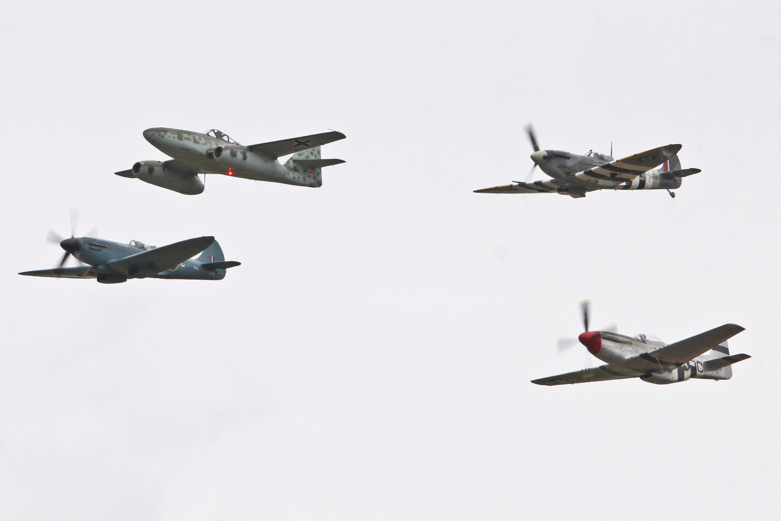 Una formación única cierra la gira Me 262 por el Reino Unido