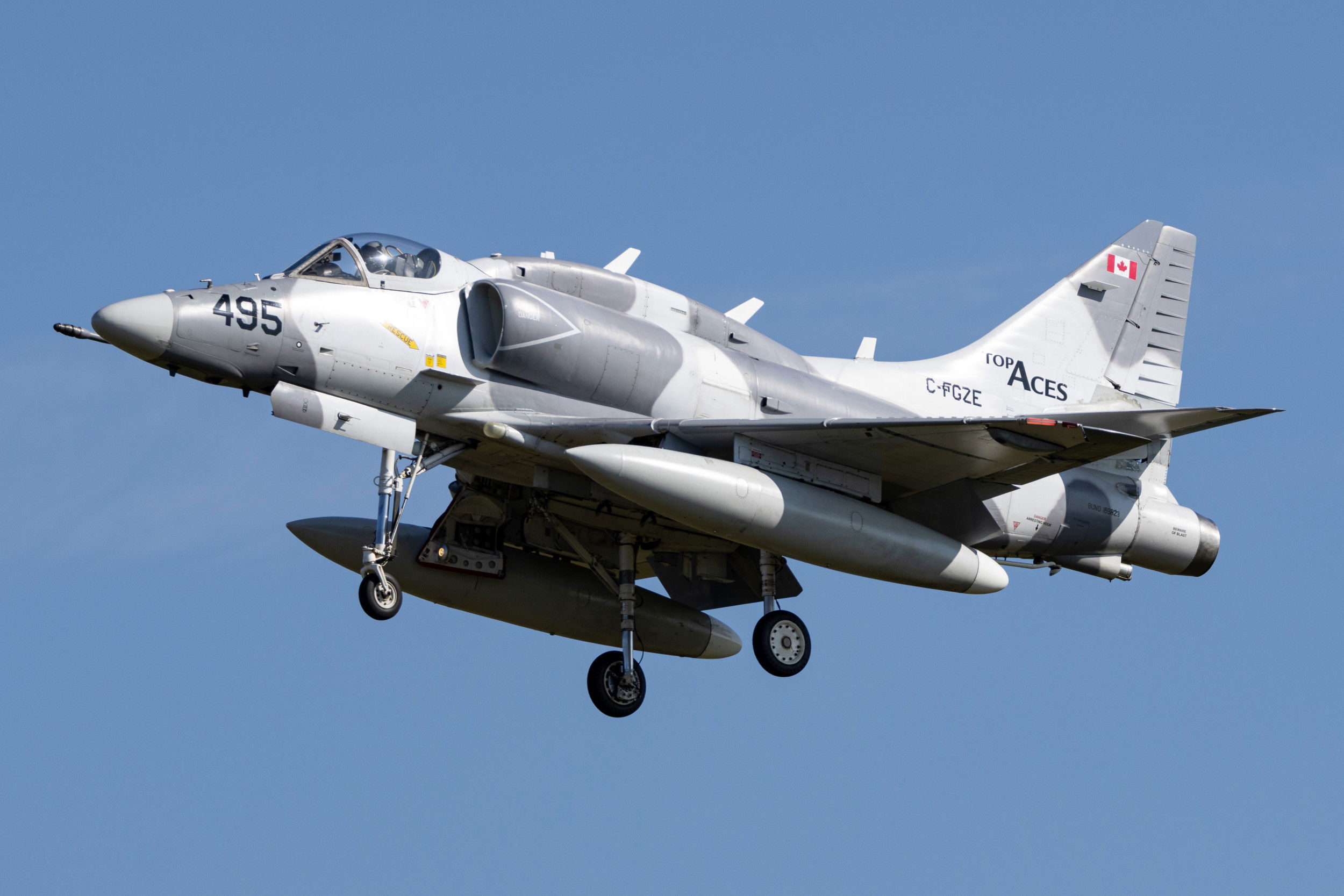 Top Aces A-4 se desvía a Lakenheath y noticias de Alpha Jet