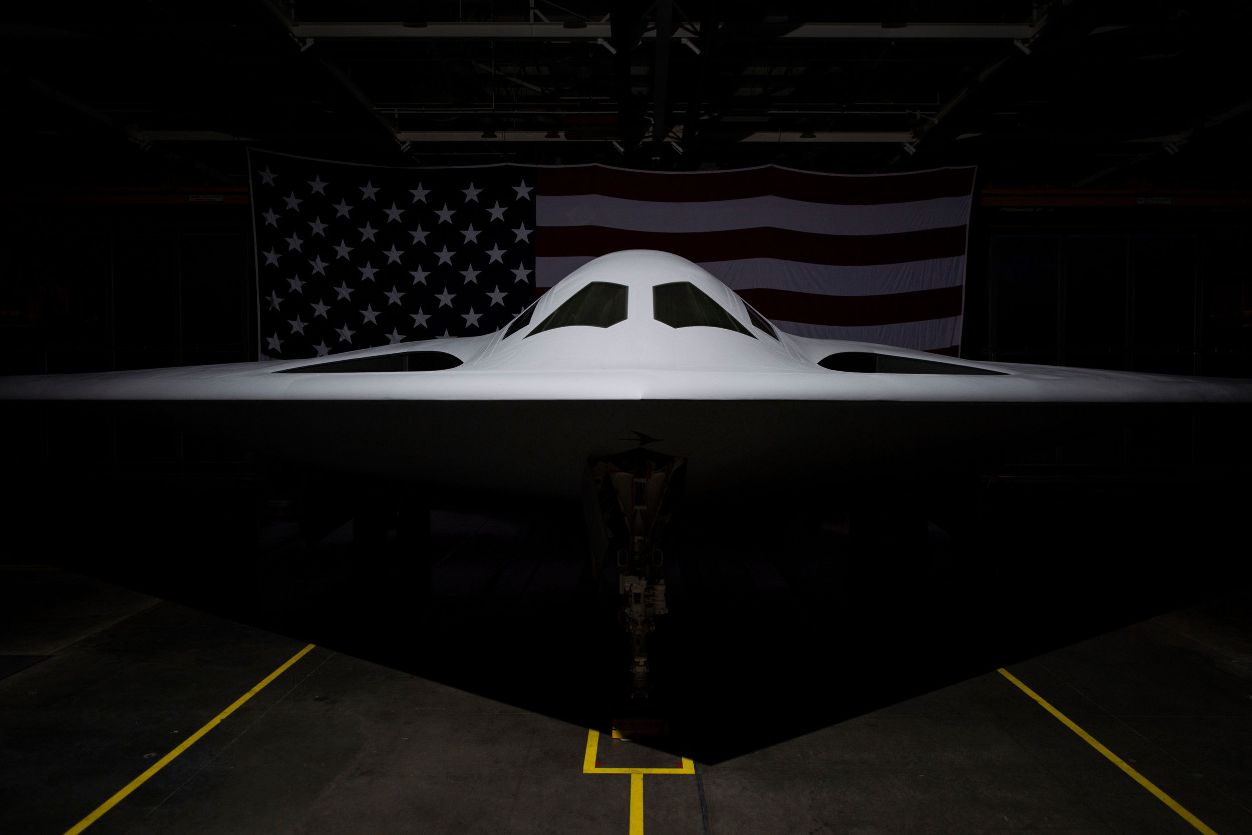 El B-21 realizará su primer vuelo este año tras el éxito de su encendido