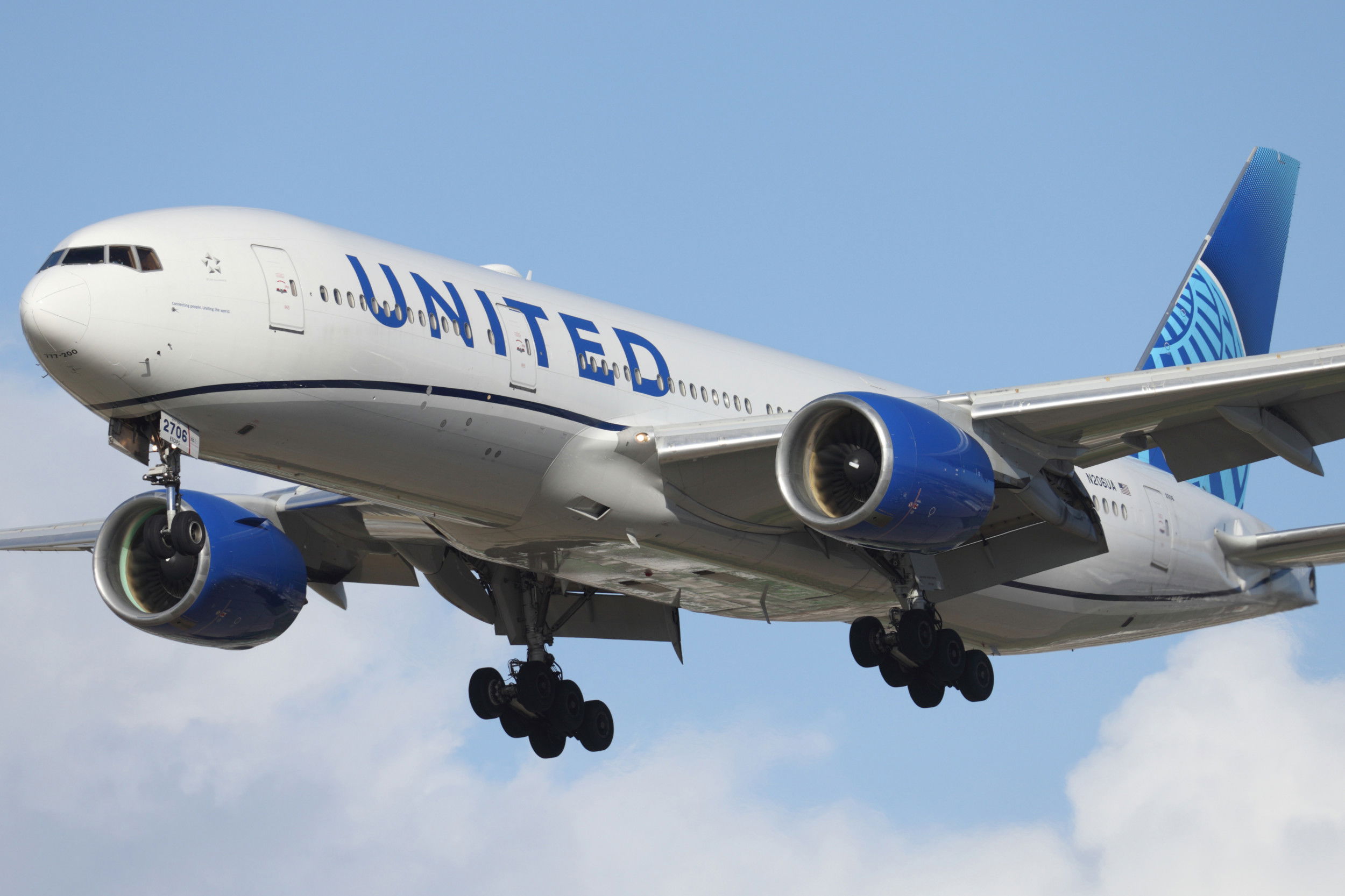 La caída en picado del 777 de United hacia el océano se debió a un "error de comunicación", según la NTSB