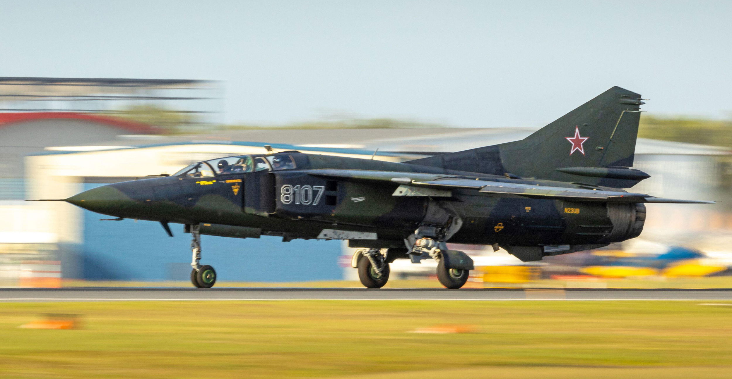 Un MiG-23 de propiedad privada se estrella en Michigan