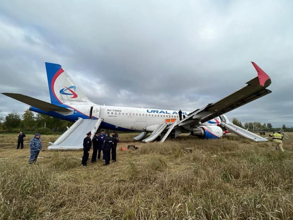 El A320 de Ural Airlines aterriza en un campo de Siberia: lo que sabemos hasta ahora