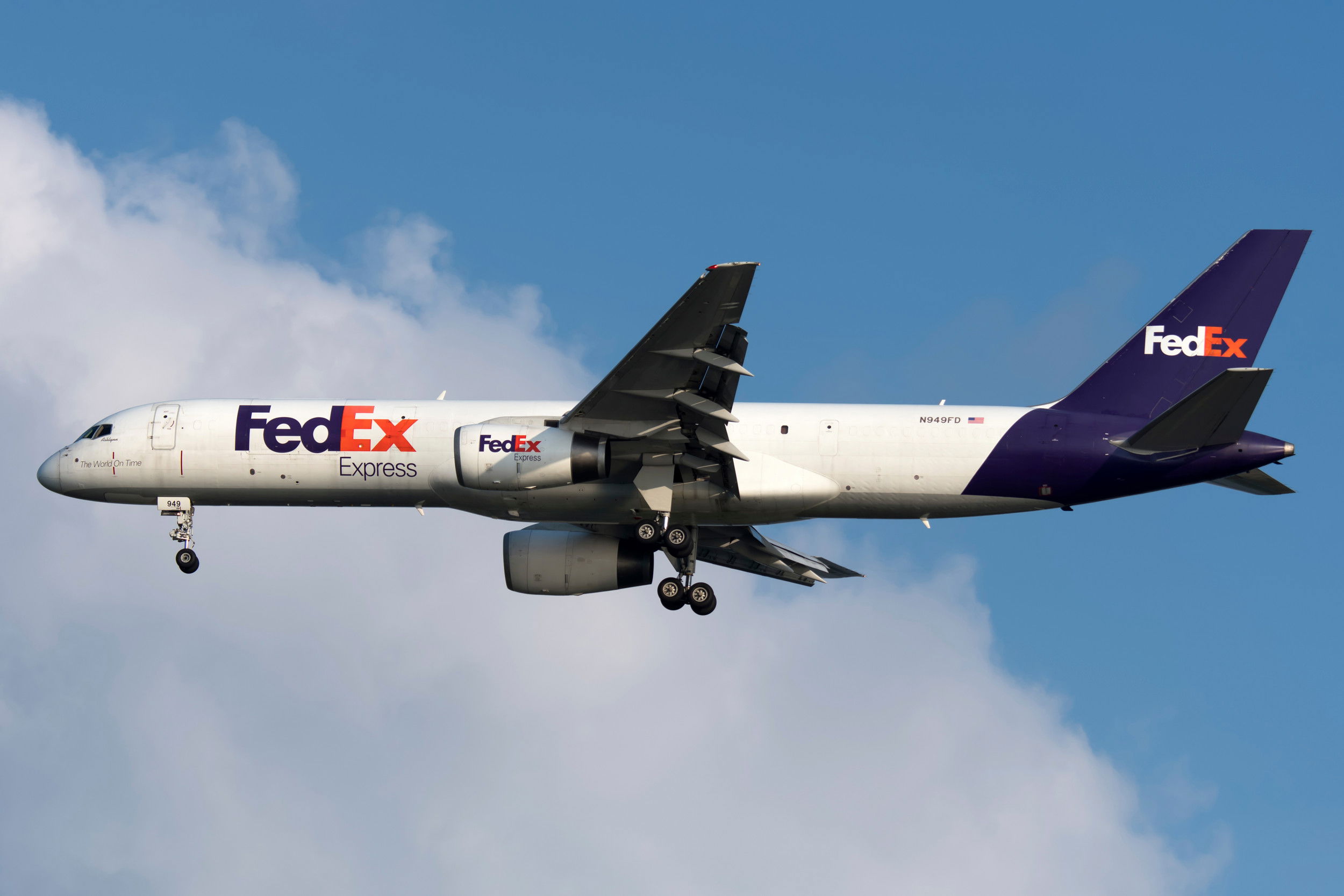 Why a Boeing 757 landed on the wrong runway