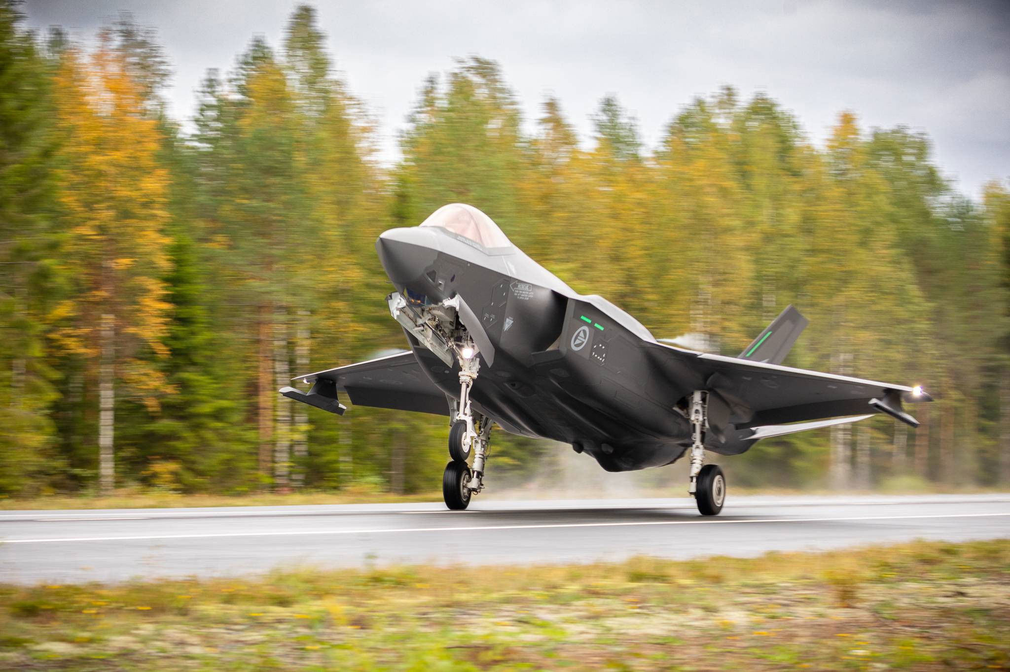 World first as F-35A jets land on road