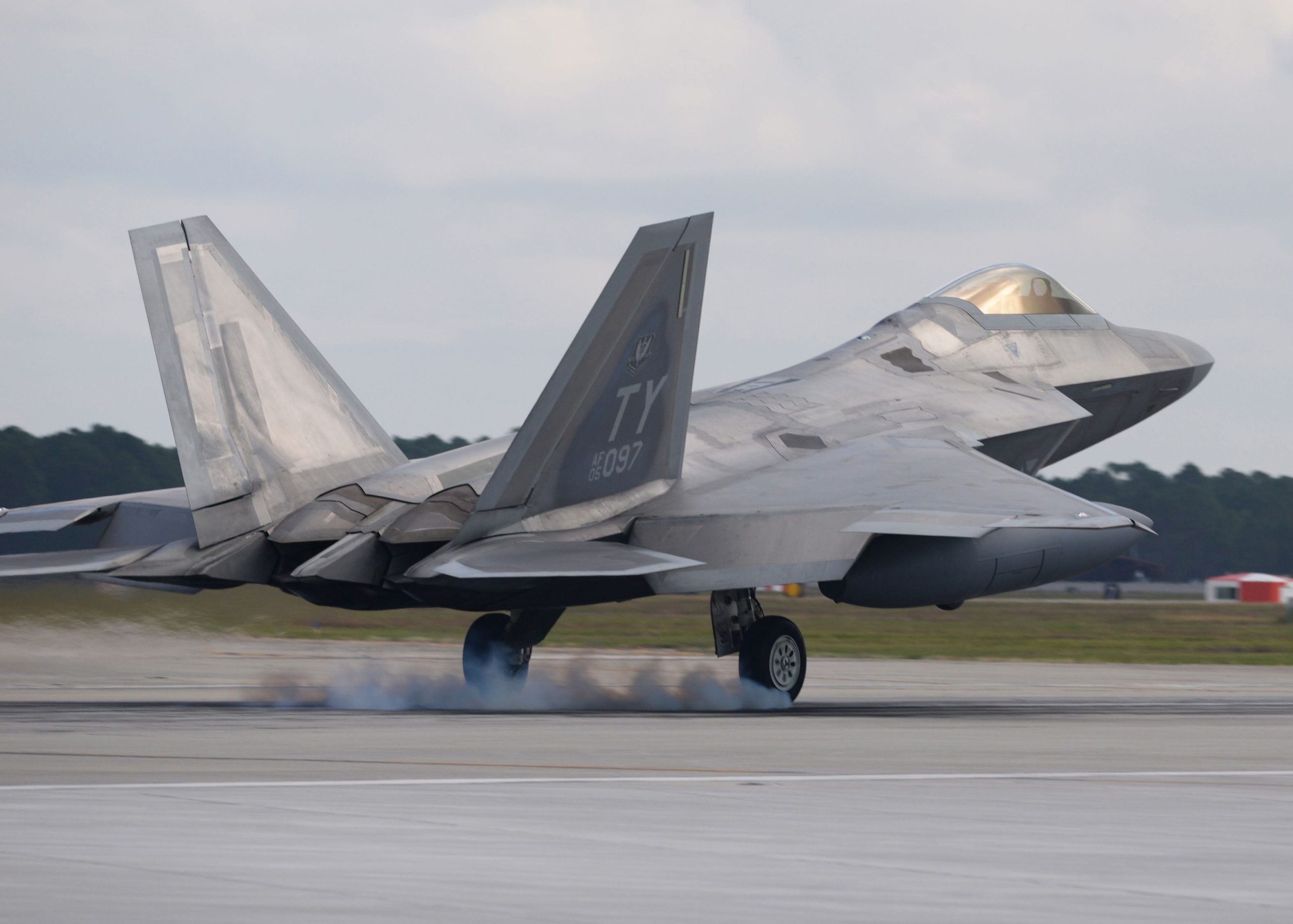 El F-22A de la USAF sufre un percance al aterrizar en la base aérea de Eglin
