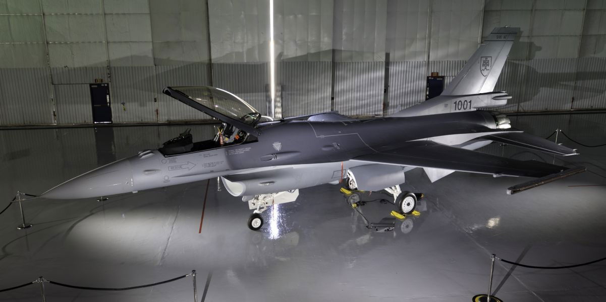 First Slovak F-16 Viper unveiled