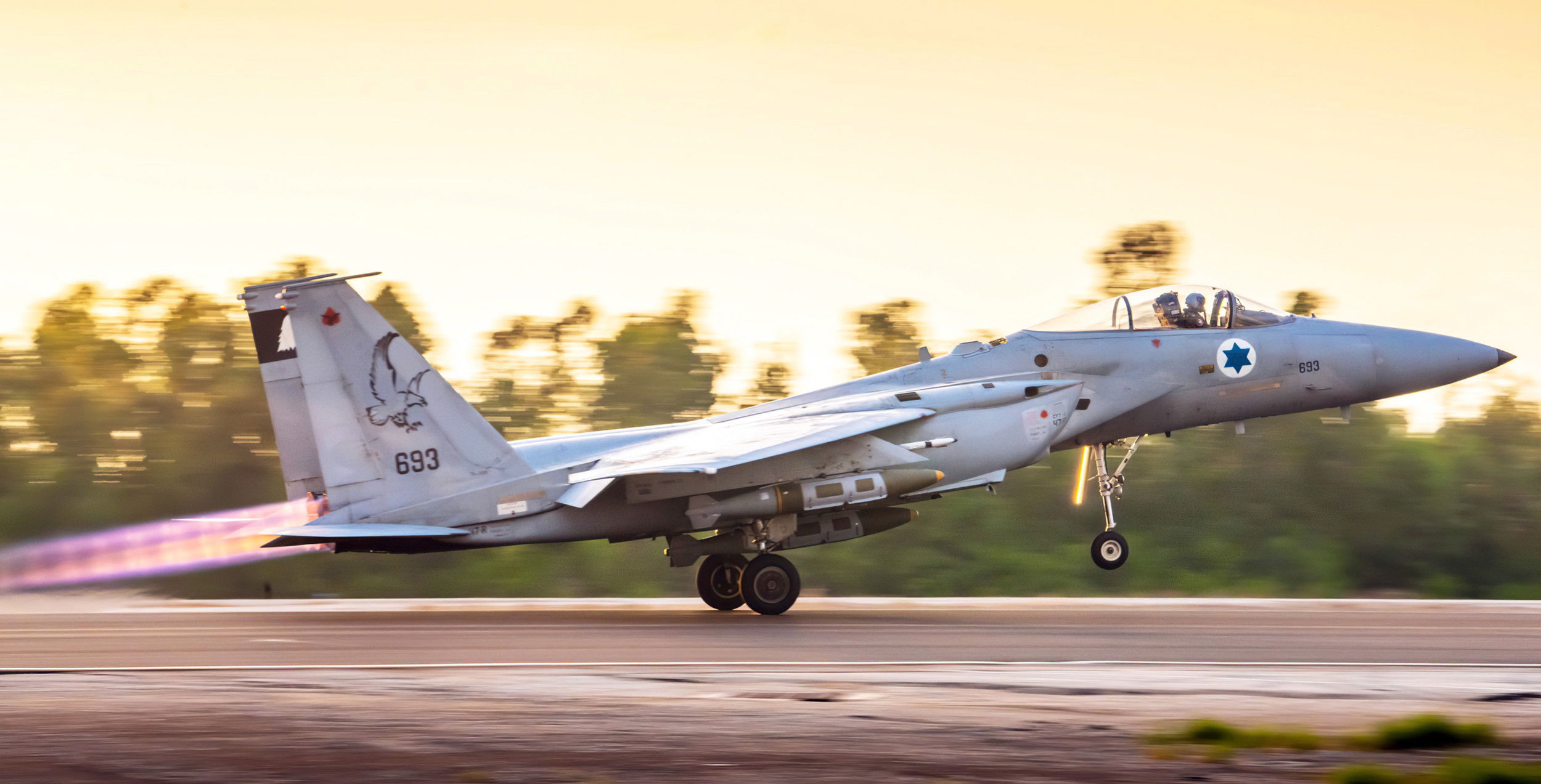 What happened during the first 10 days of the Israel-Hamas War?