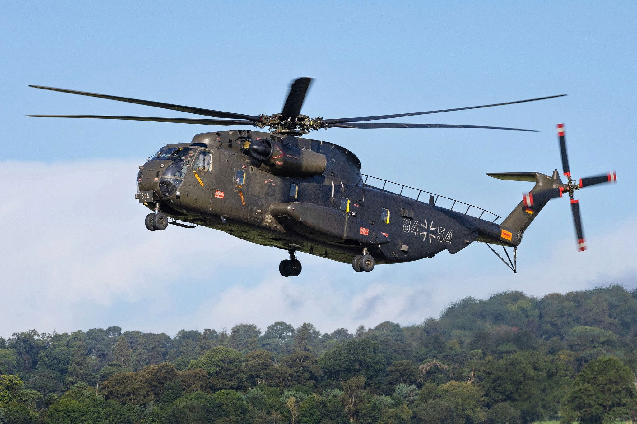Why is Germany sending helicopter aircrew to the UK for training?