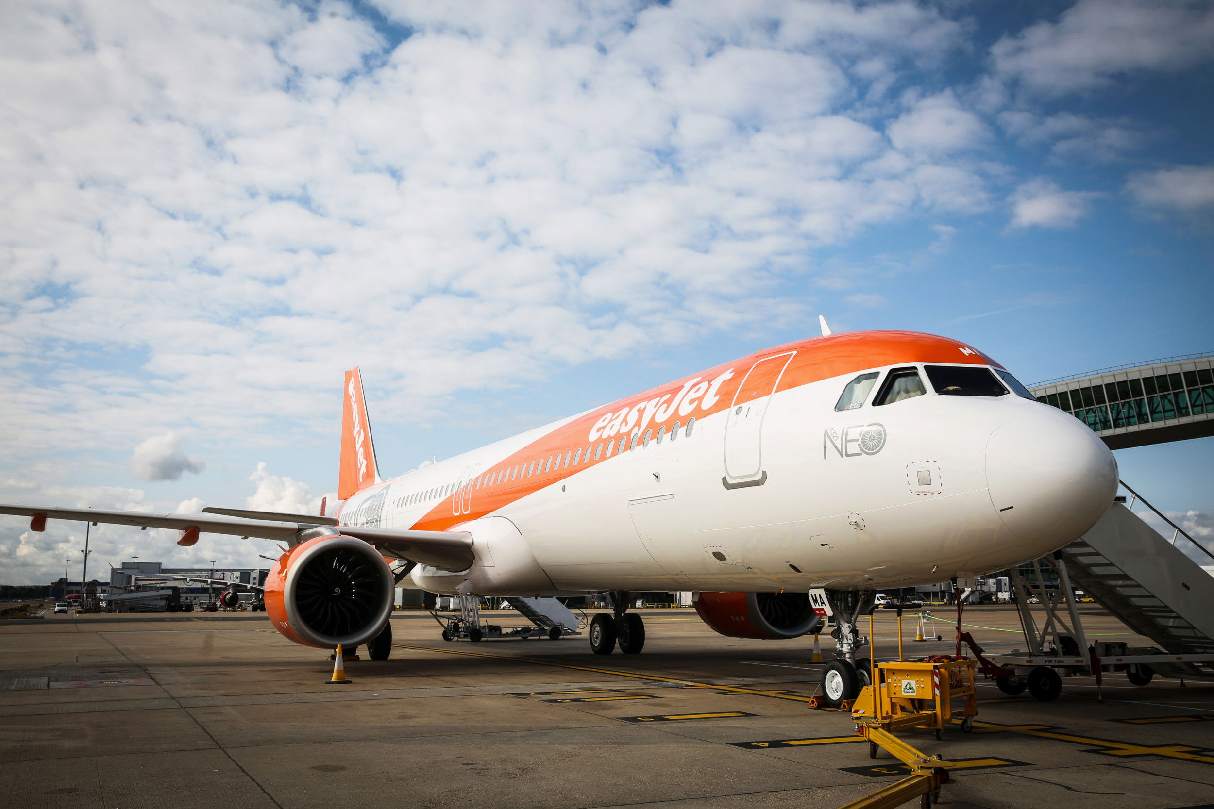 EasyJet hace un pedido récord de 20.000 millones de dólares a Airbus