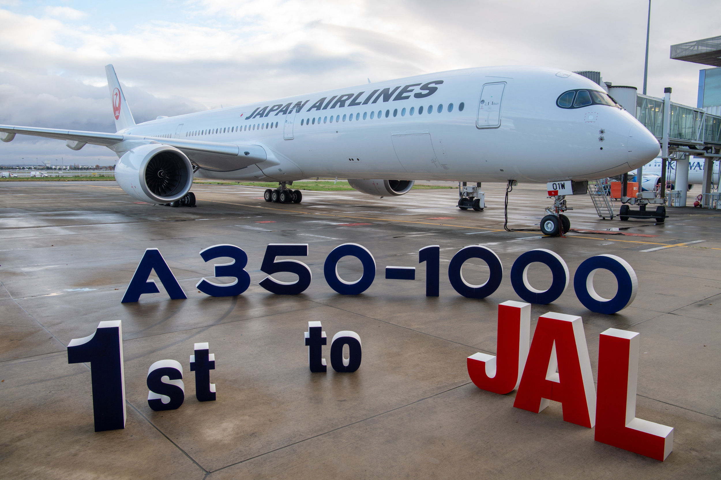 First A350-1000 for JAL