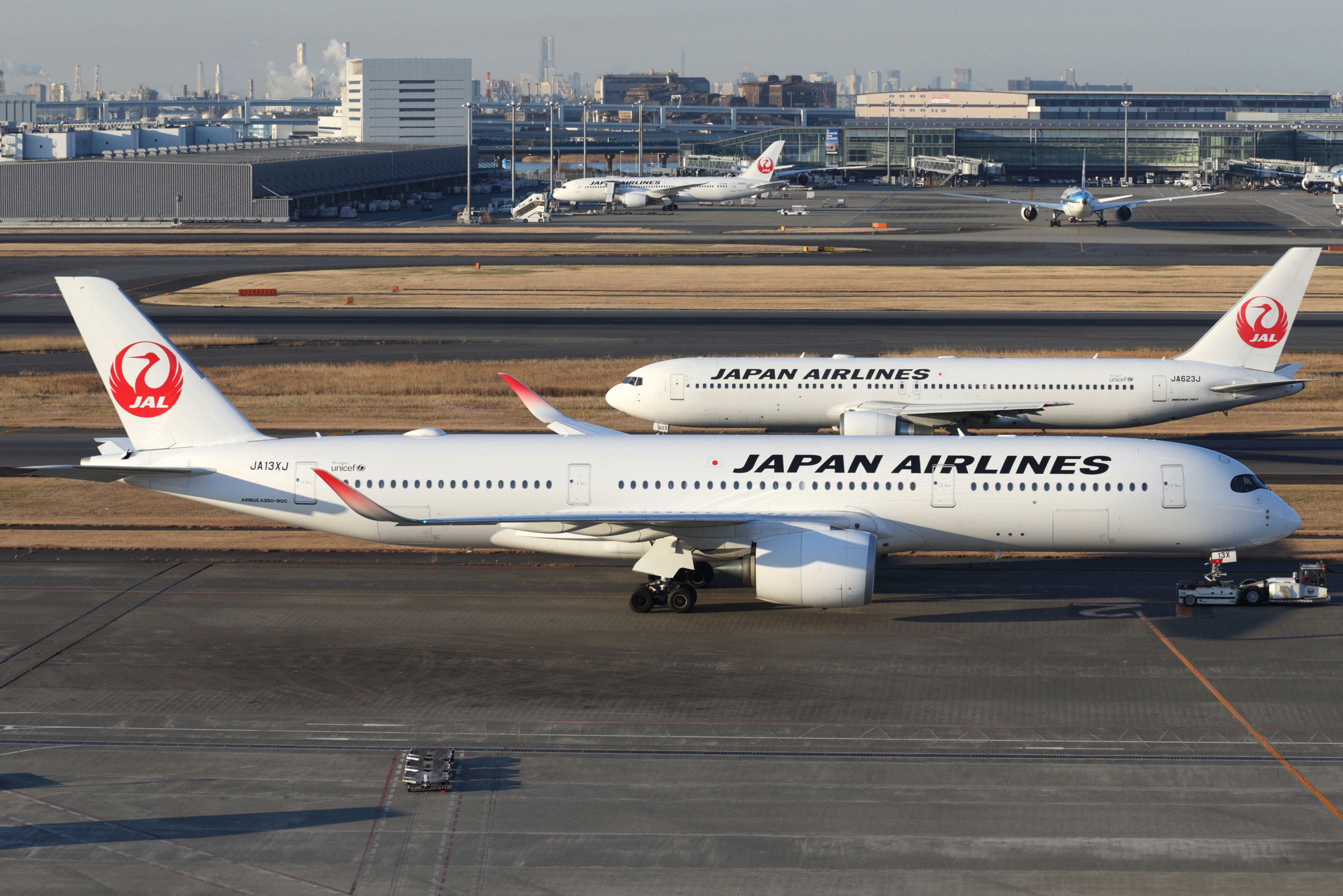 El A350 de Japan Airlines envuelto en llamas en Tokio Haneda